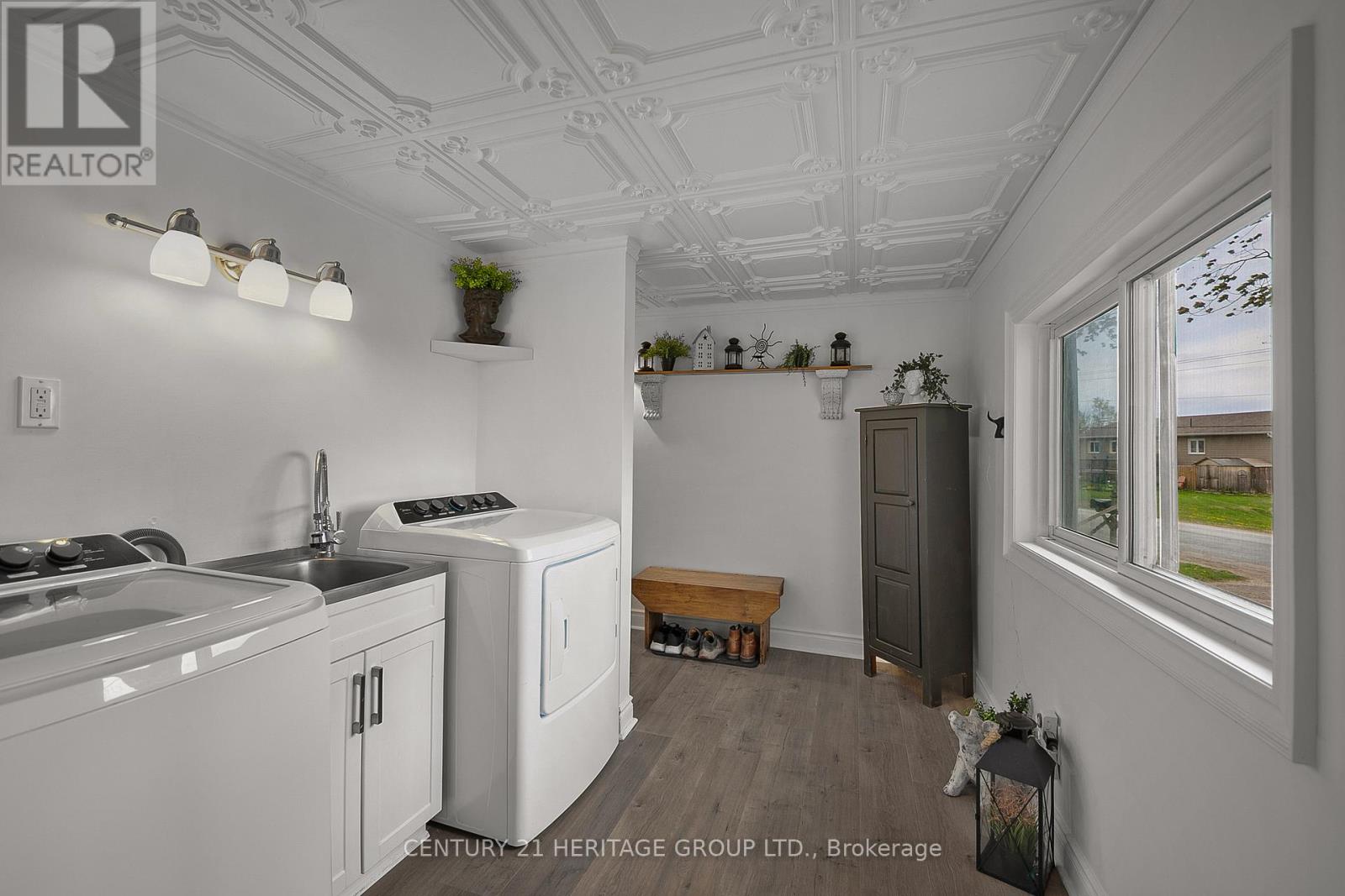 1672 Ridge Road E, Oro-Medonte, Ontario  L0L 1T0 - Photo 6 - S12150364