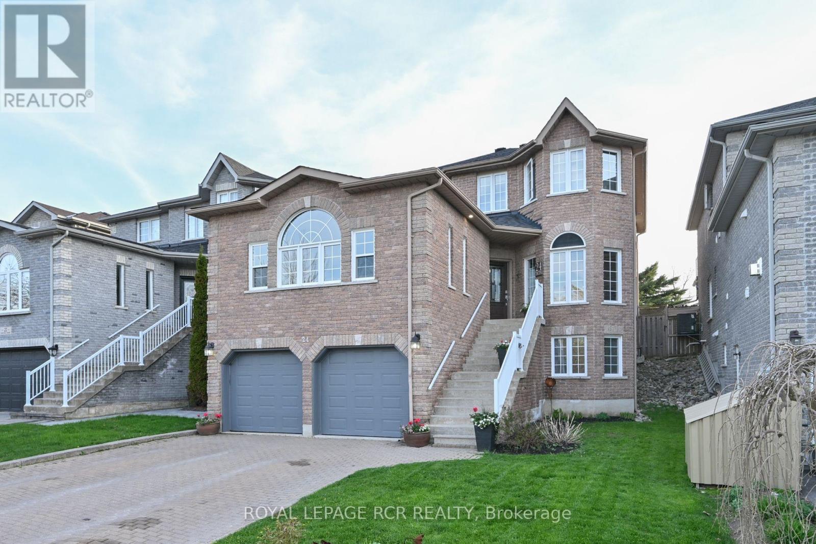 24 TASCONA COURT, Barrie, Ontario