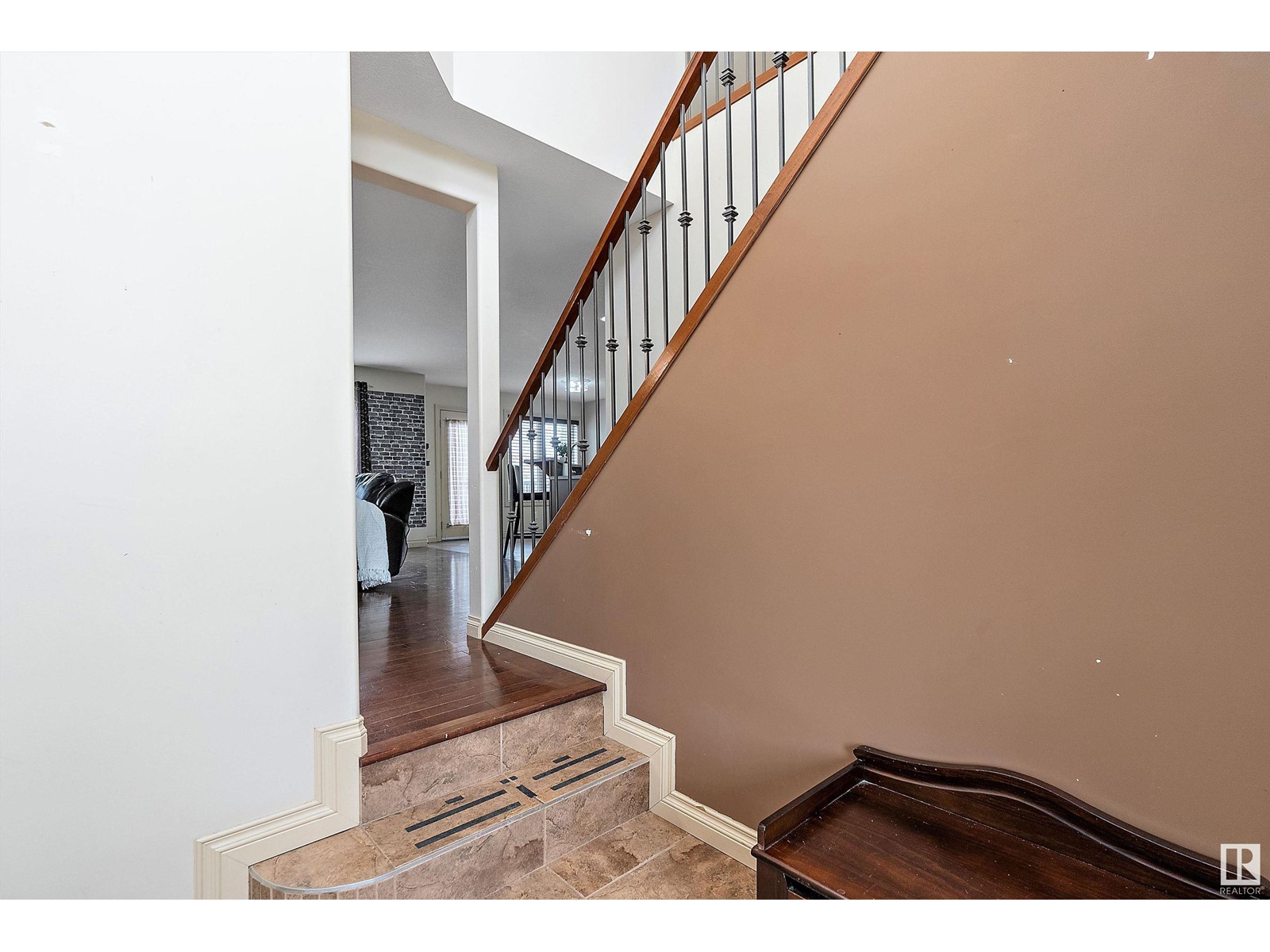 Property at 23 BIRCHMONT CR image 3