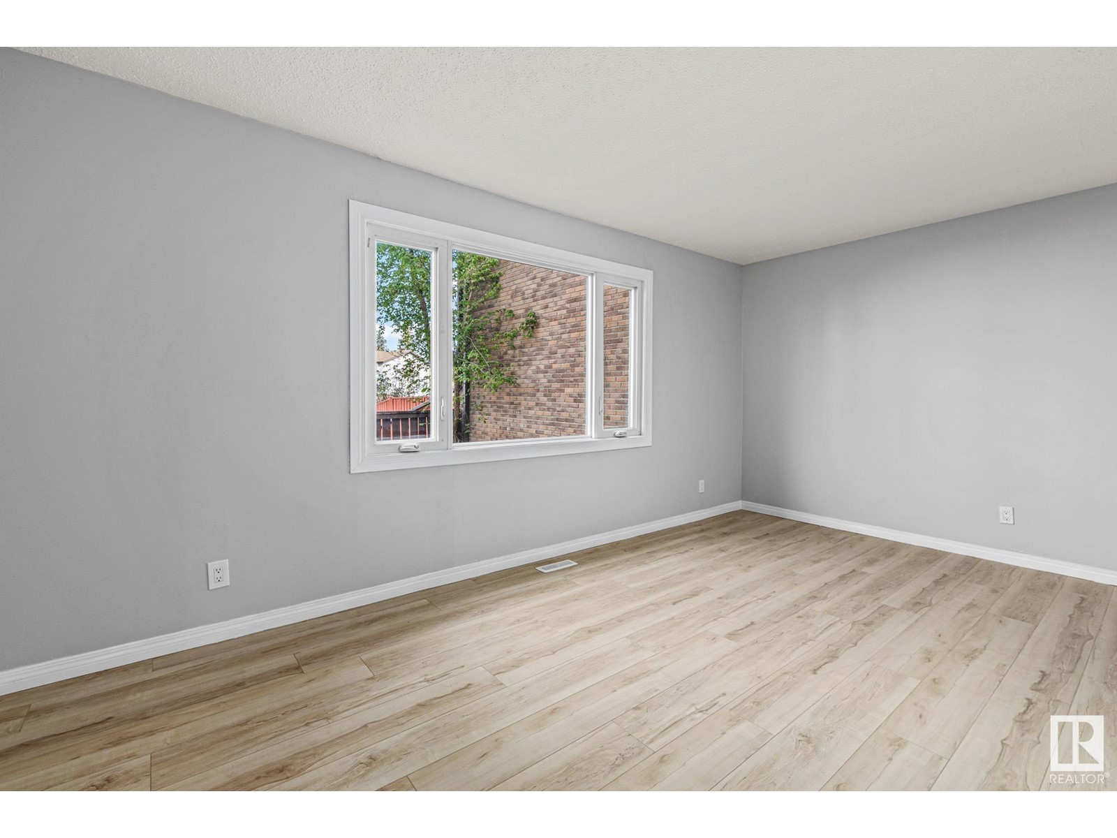 Property at #10 14320 80 ST NW image 4