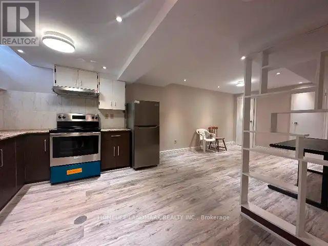 Lower Unit - 940 Hampstead Court, Mississauga, Ontario  L5C 3L1 - Photo 3 - W12150343