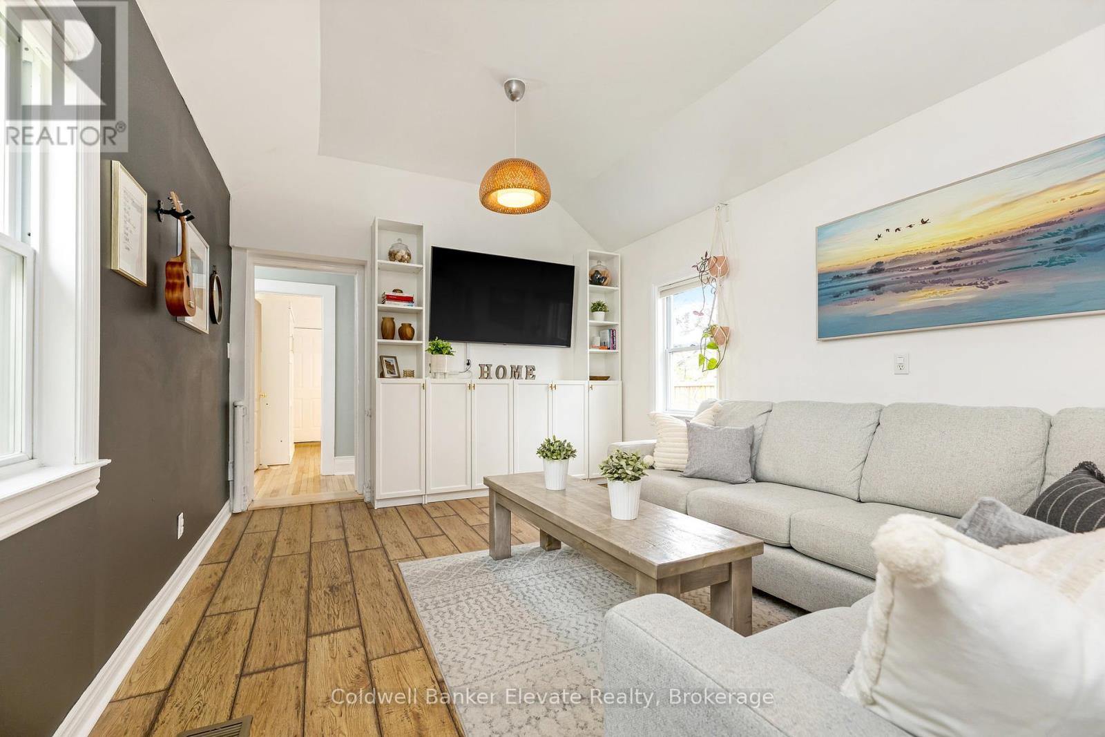 Property at 243 QUEEN STREET E image 5