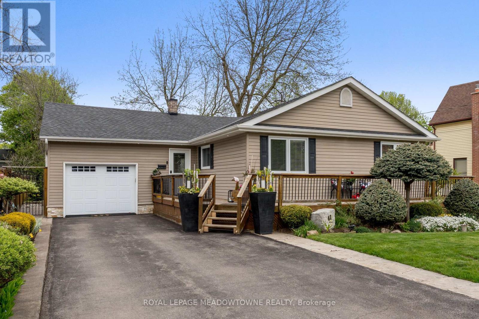 41 John Street, Halton Hills, Ontario  L7G 2J9 - Photo 2 - W12150466