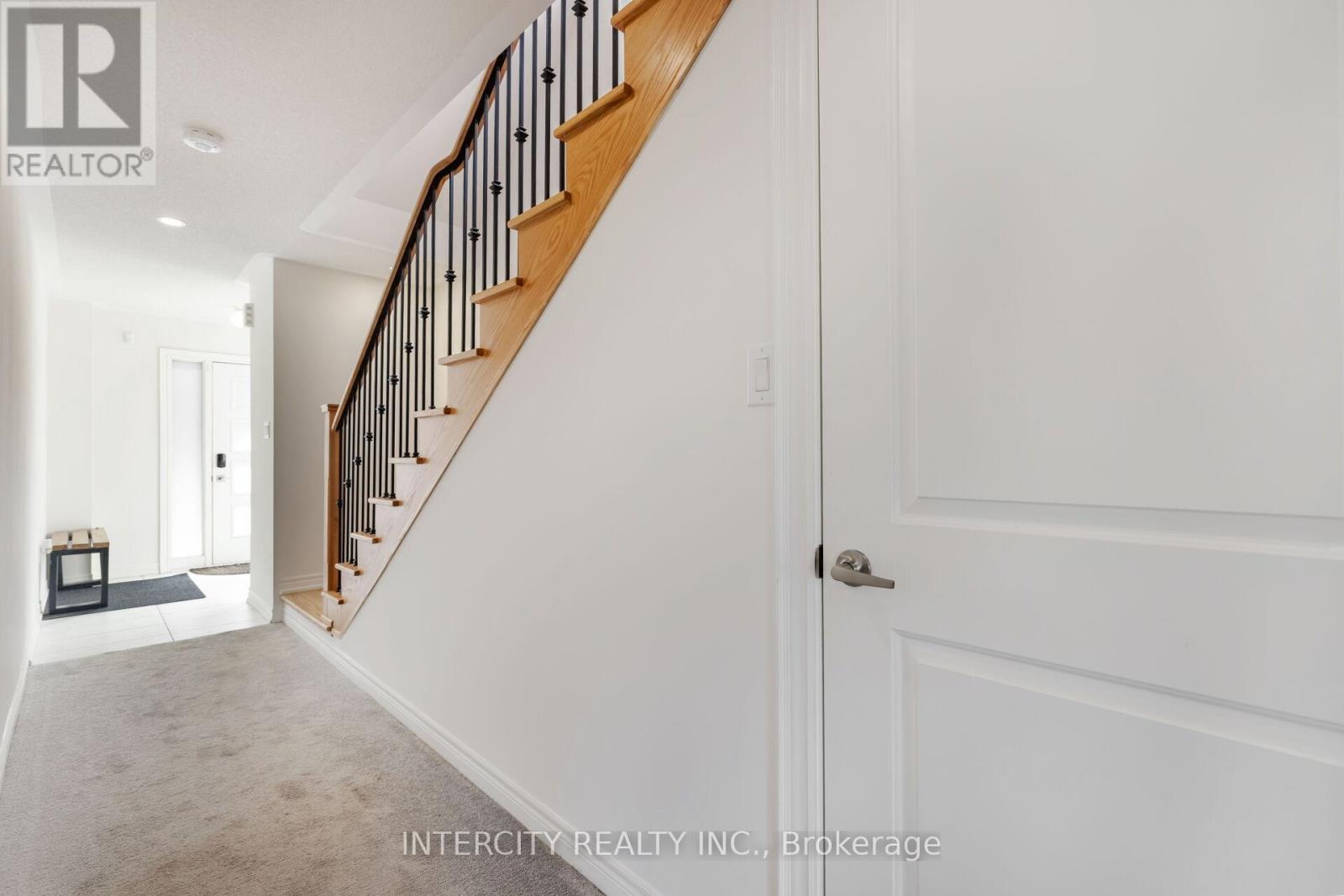 19 Queenpost Drive, Brampton (Credit Valley), Ontario  L6X 0B2 - Photo 12 - W12150471