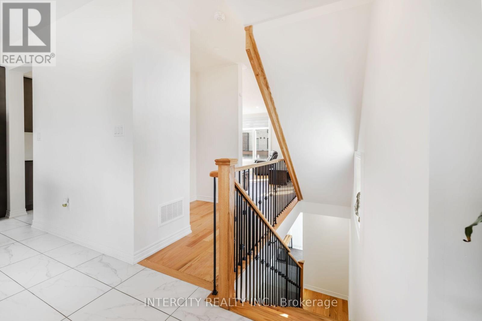 19 Queenpost Drive, Brampton (Credit Valley), Ontario  L6X 0B2 - Photo 22 - W12150471