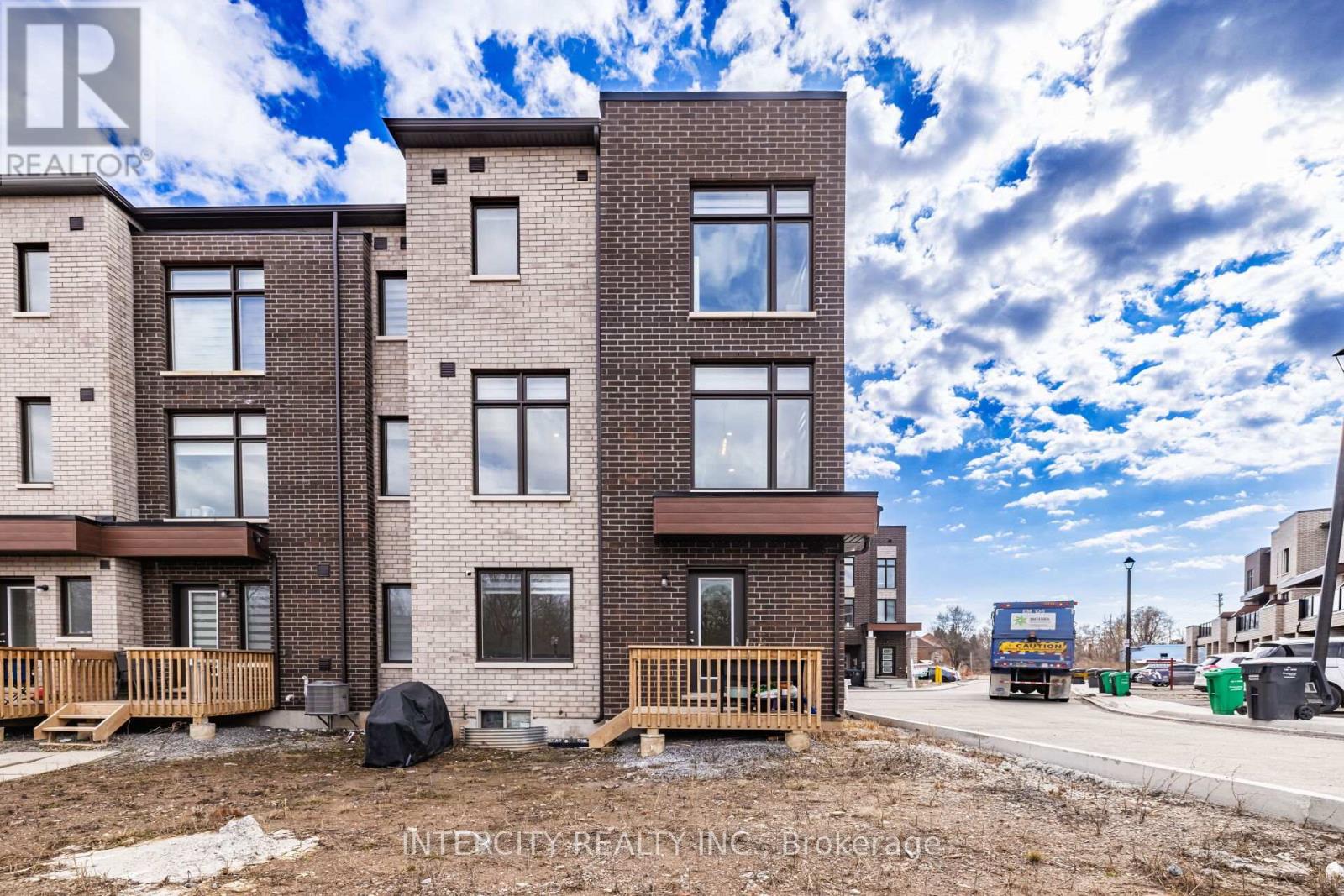 19 Queenpost Drive, Brampton (Credit Valley), Ontario  L6X 0B2 - Photo 48 - W12150471
