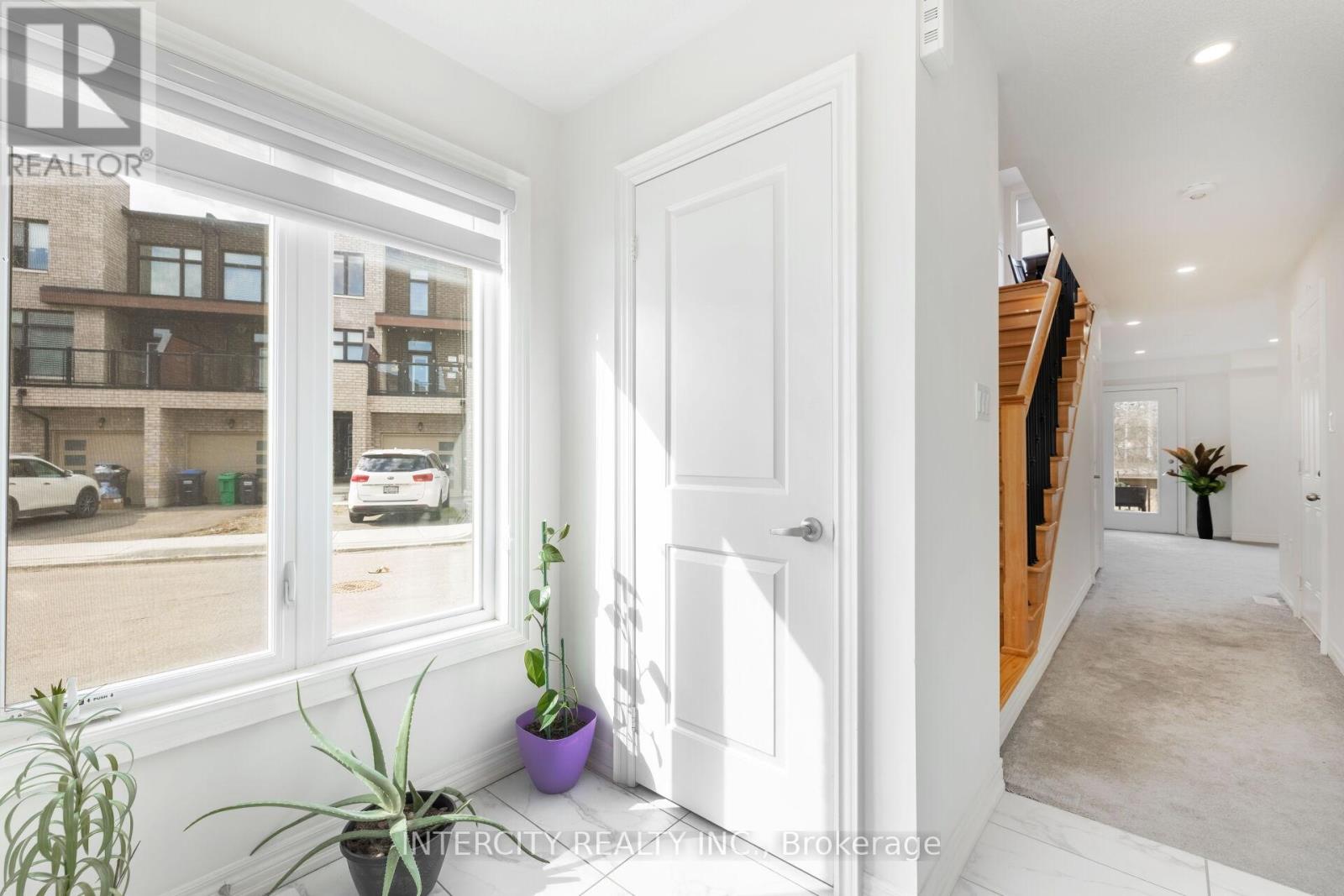 19 Queenpost Drive, Brampton (Credit Valley), Ontario  L6X 0B2 - Photo 7 - W12150471
