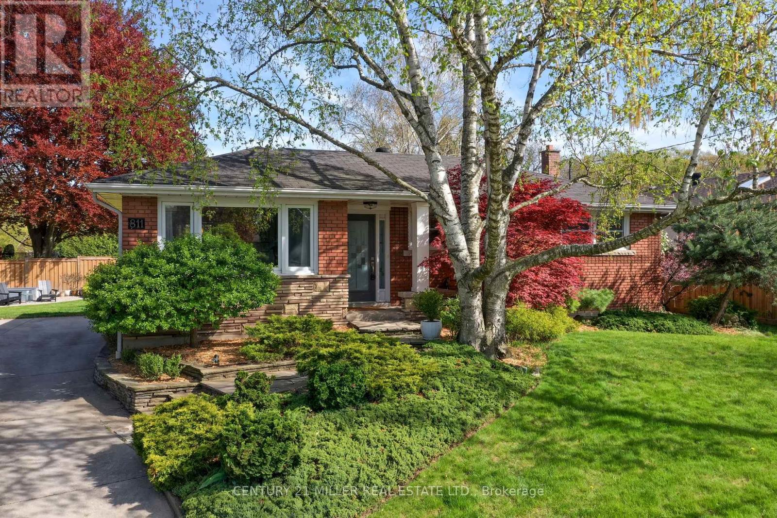 811 Teal Drive, Burlington, Ontario  L7T 2Y8 - Photo 1 - W12150511