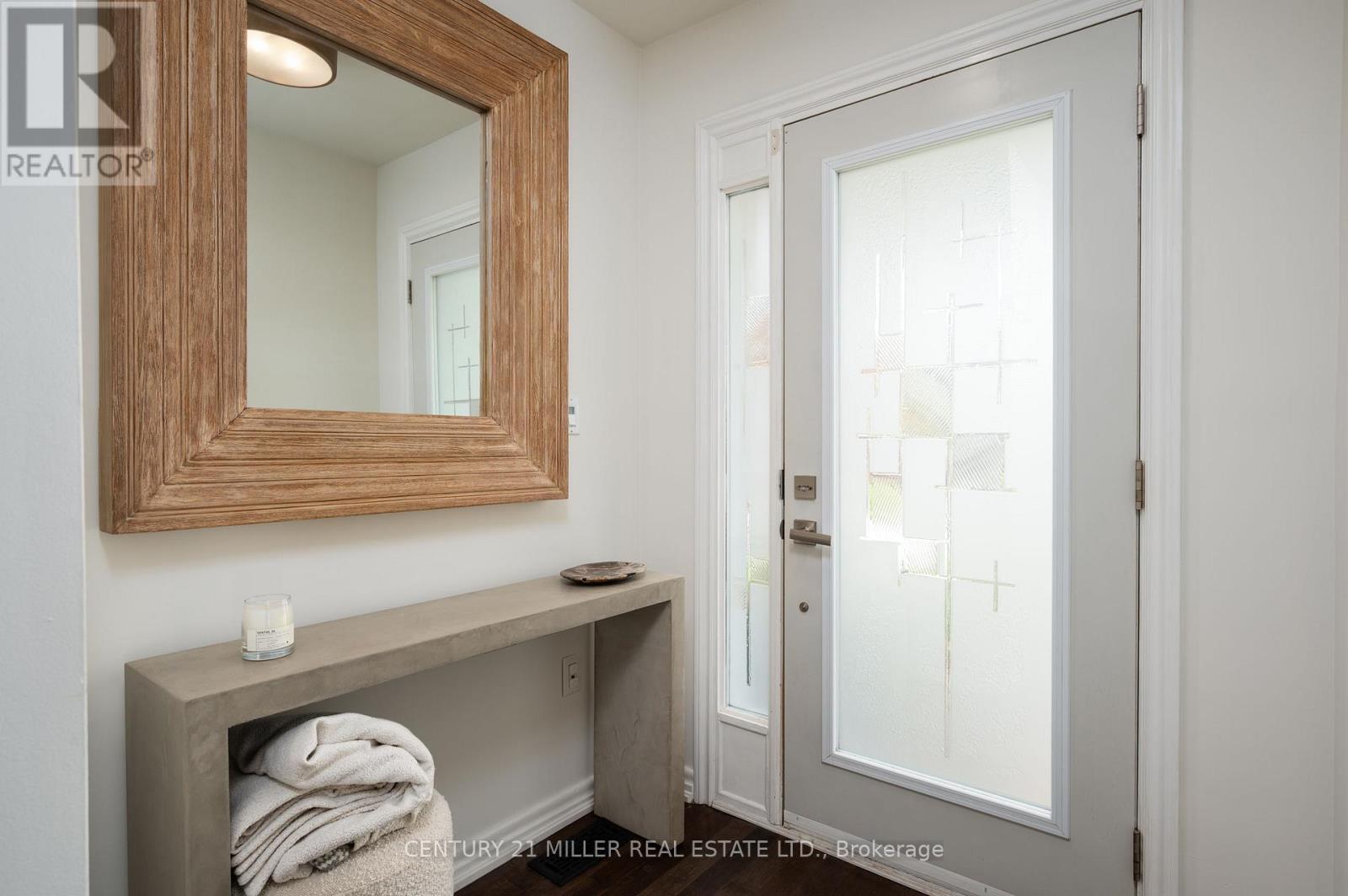 811 Teal Drive, Burlington, Ontario  L7T 2Y8 - Photo 4 - W12150511