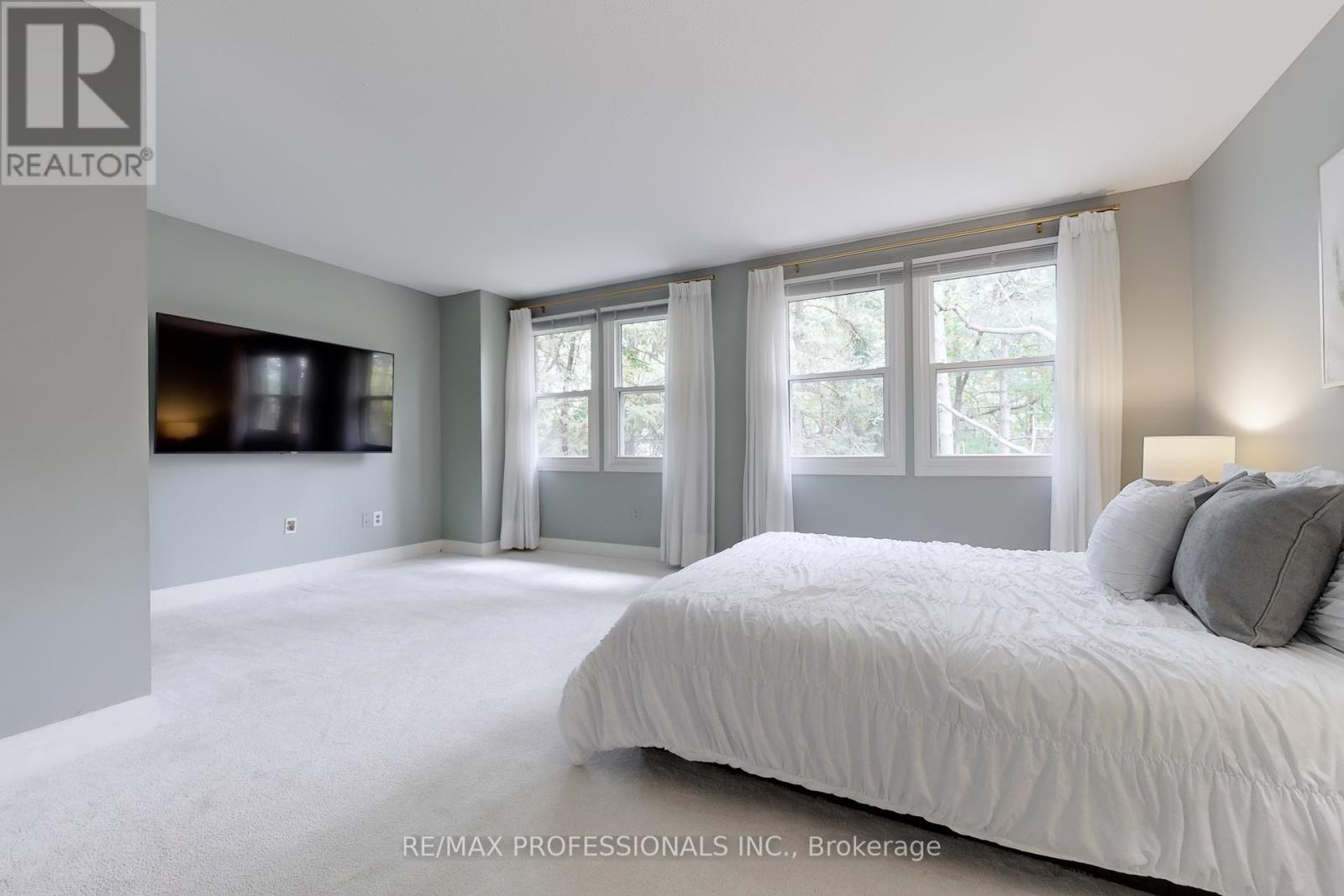 65 Tamarack Circle, Toronto, Ontario  M9P 3T9 - Photo 15 - W12150518