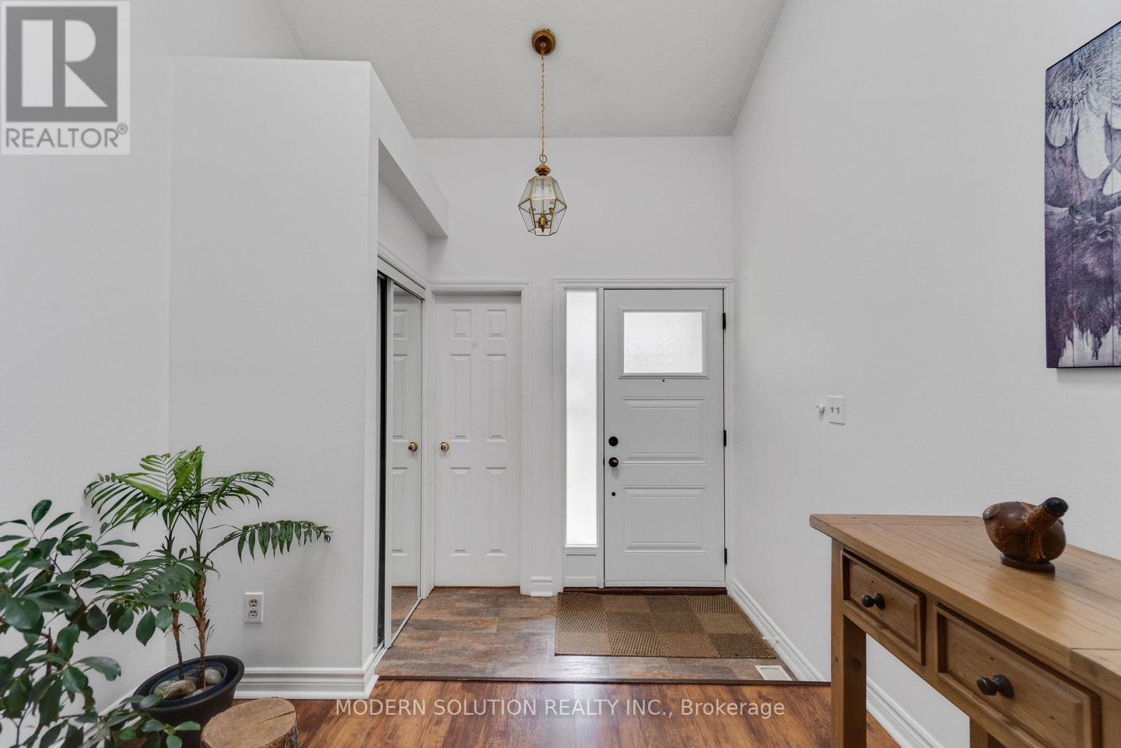 25 - 1021 Cedarglen Gate, Mississauga, Ontario  L5C 3A7 - Photo 5 - W12150573