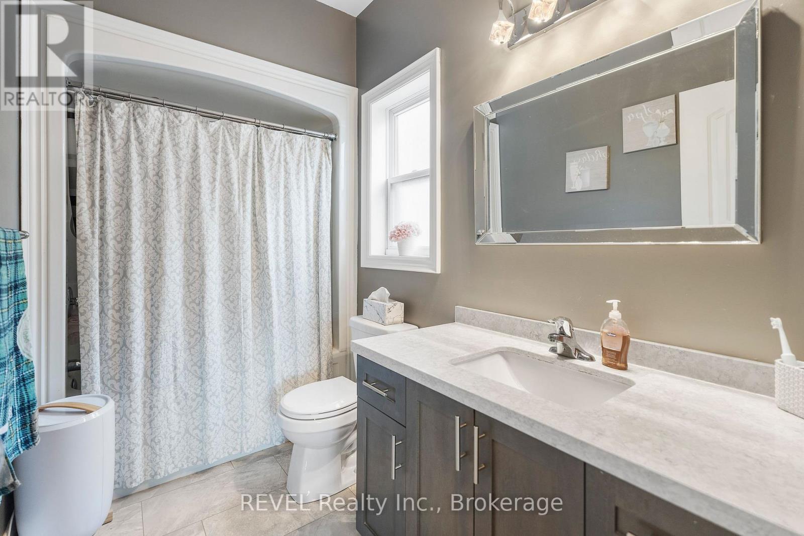 4061 Village Creek Drive, Fort Erie, Ontario  L0S 1S0 - Photo 11 - X12143515
