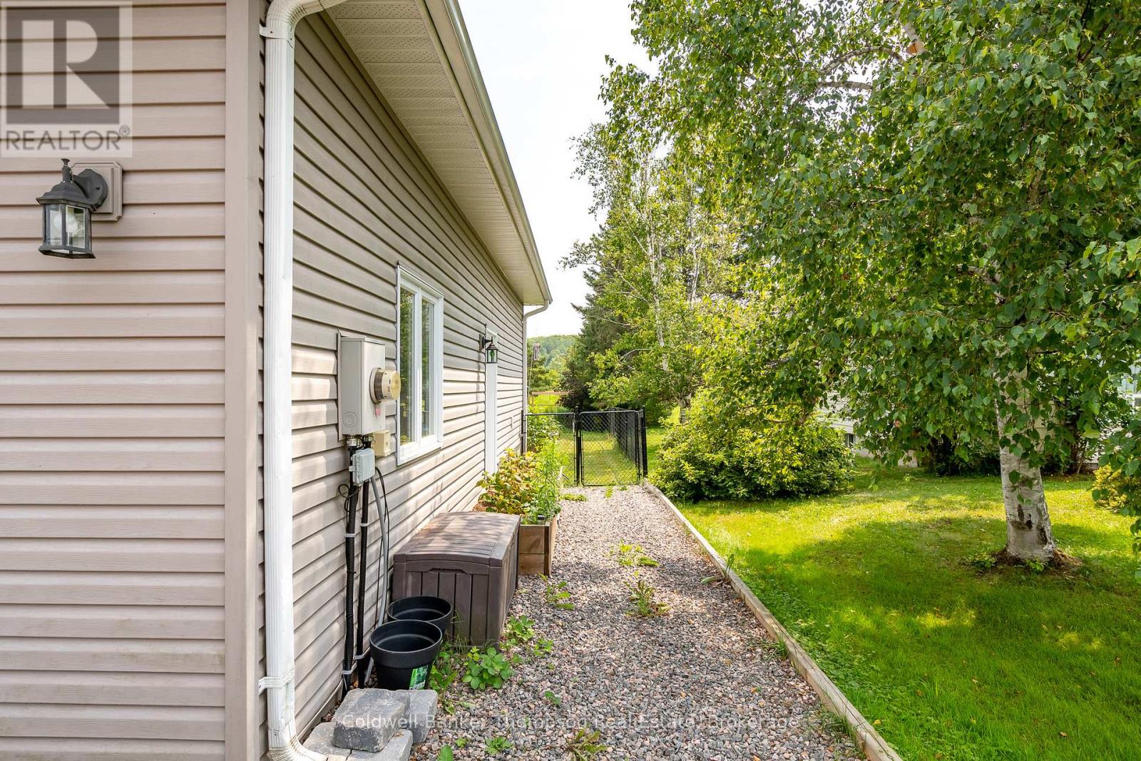 224 Queen Street, Burk's Falls, Ontario  P0A 1C0 - Photo 43 - X12150680