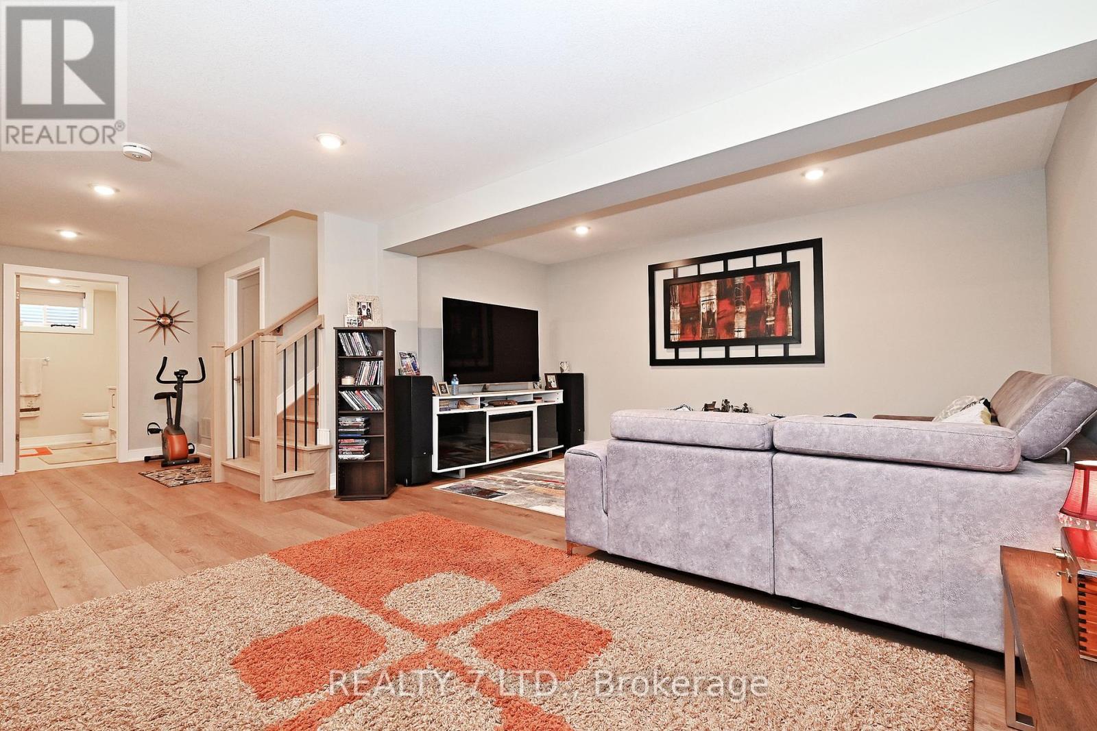 544 Old Course Trail, Welland, Ontario  L3B 0L8 - Photo 32 - X12150419