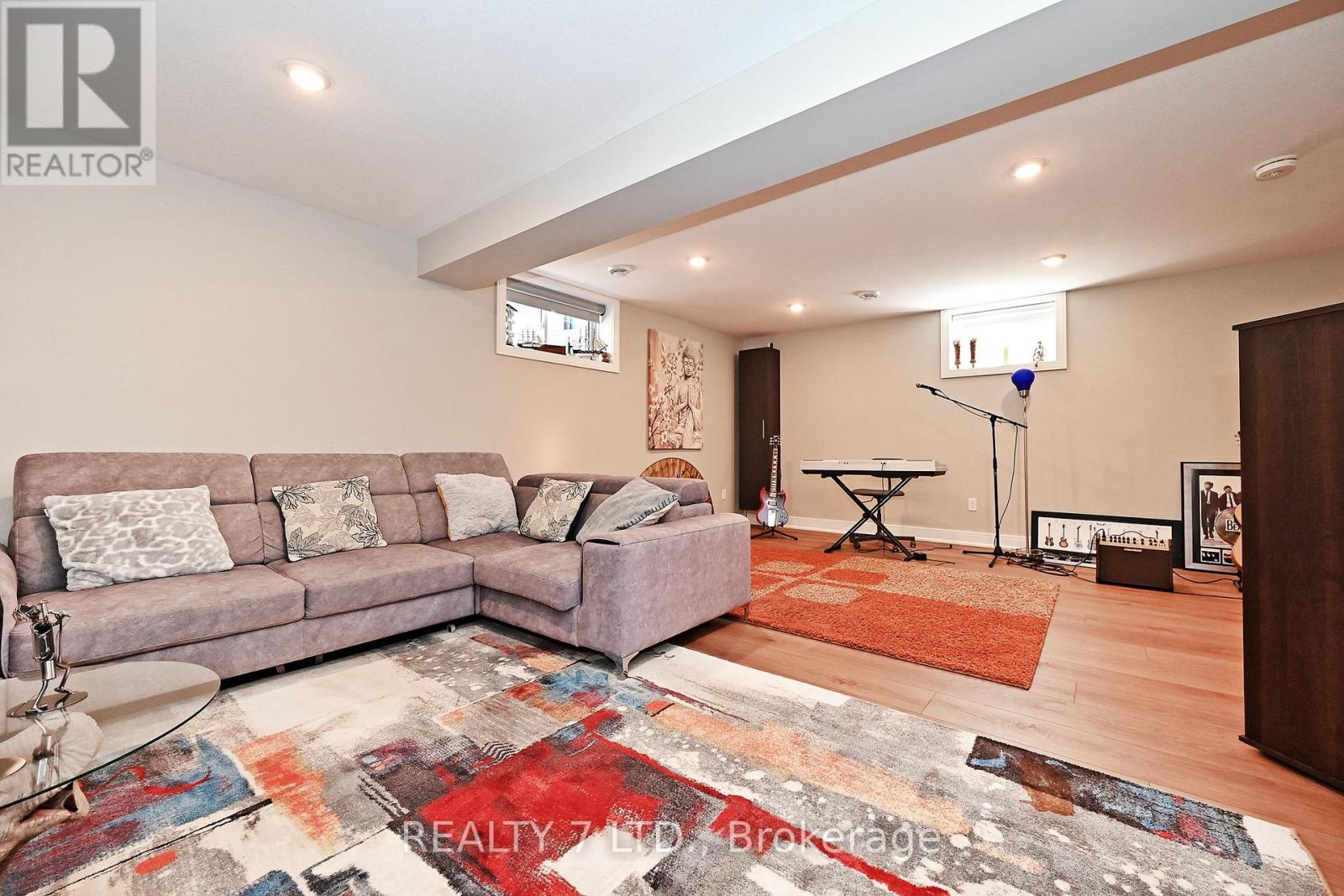 544 Old Course Trail, Welland, Ontario  L3B 0L8 - Photo 33 - X12150419