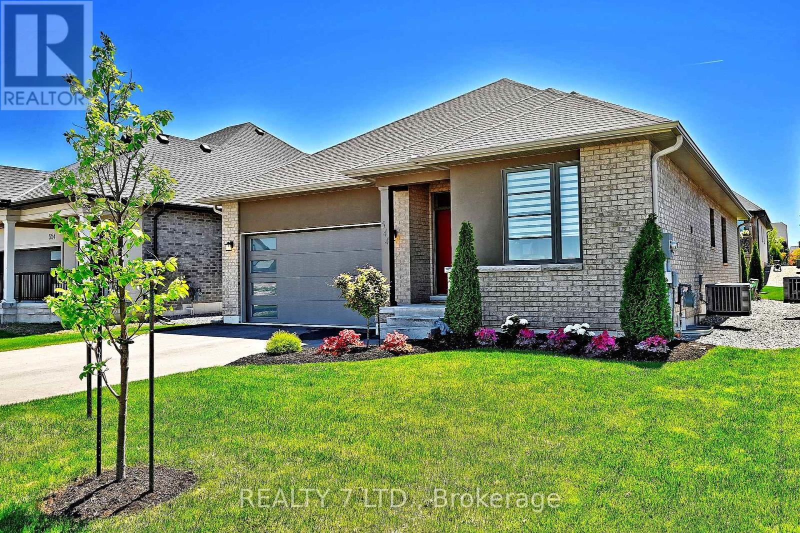 Property at 544 OLD COURSE TRAIL image 4