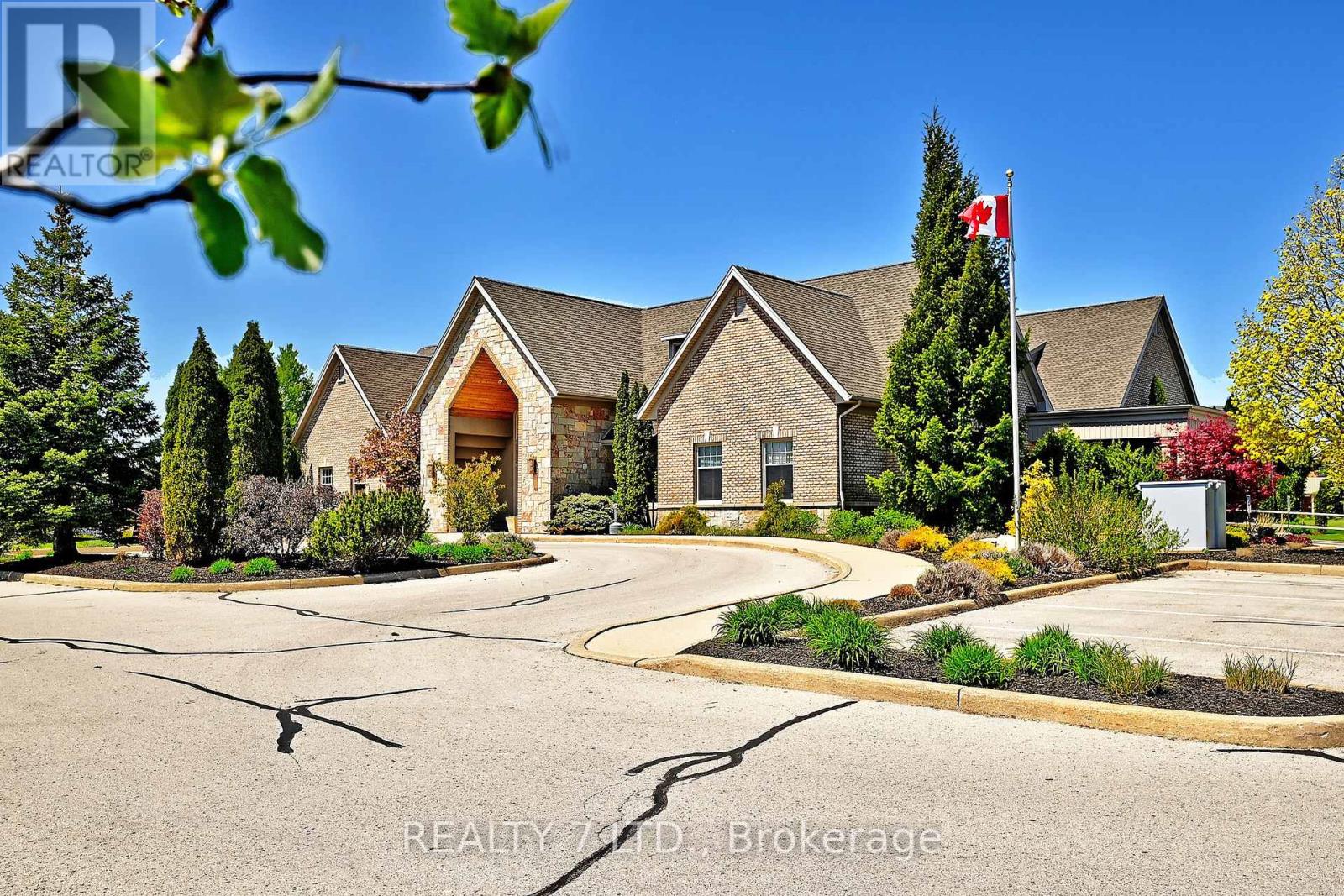 544 Old Course Trail, Welland, Ontario  L3B 0L8 - Photo 42 - X12150419