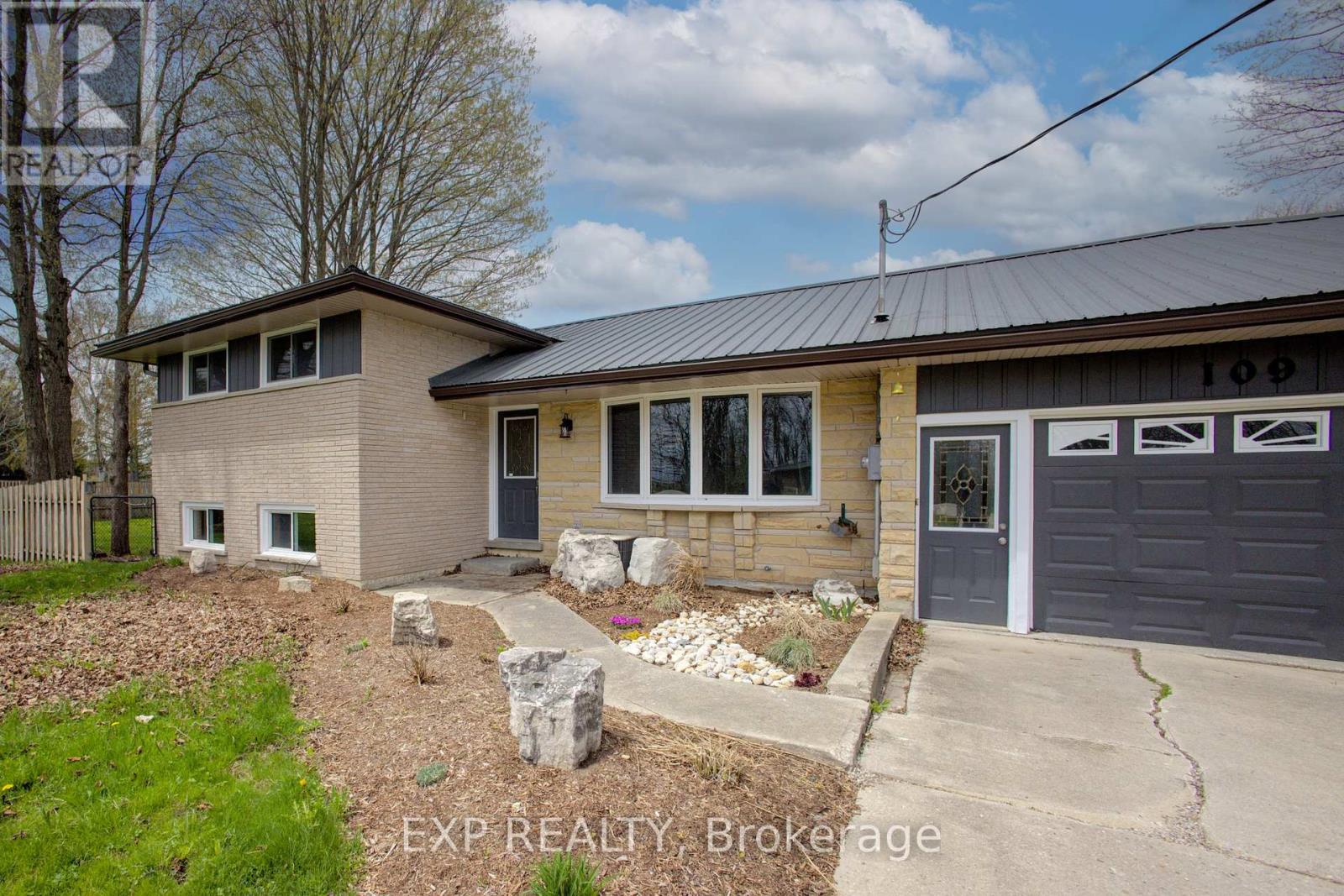 109 Mcgivern Street, Mapleton, Ontario  N0G 2K0 - Photo 4 - X12150445