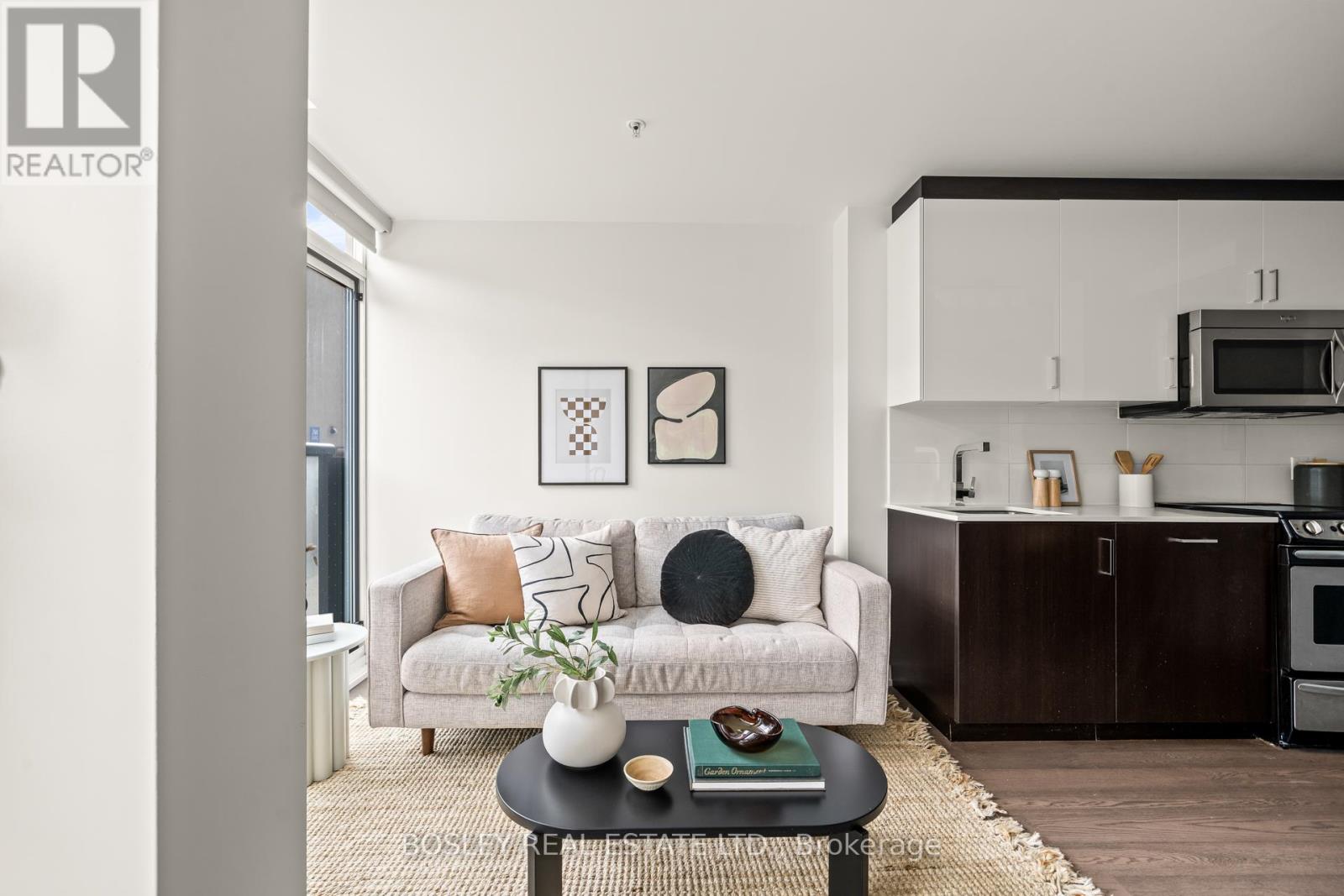 205 - 36 Howard Park Avenue, Toronto, Ontario  M6R 0A5 - Photo 3 - W12133049