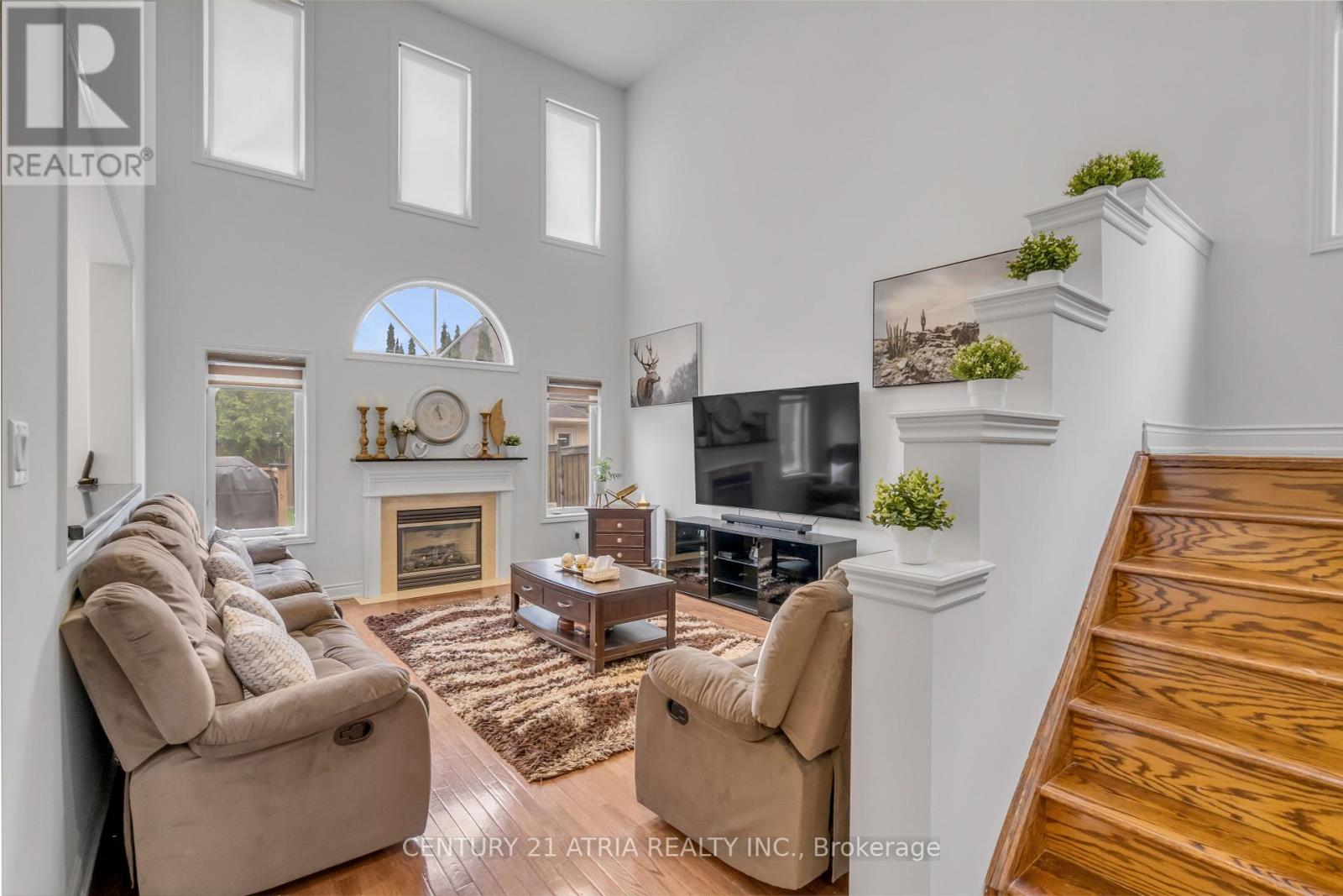 Property at 10 LOUVAIN DRIVE image 2