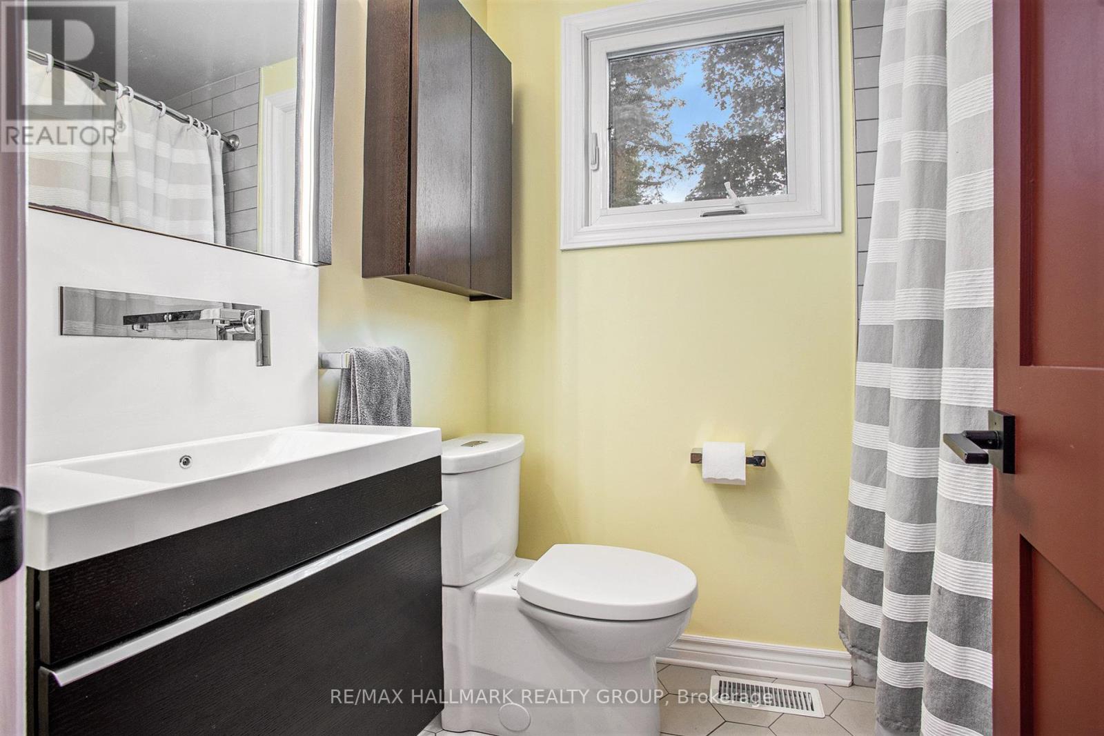 199 Old Colony Road, Ottawa, Ontario  K2L 1M6 - Photo 12 - X12150585