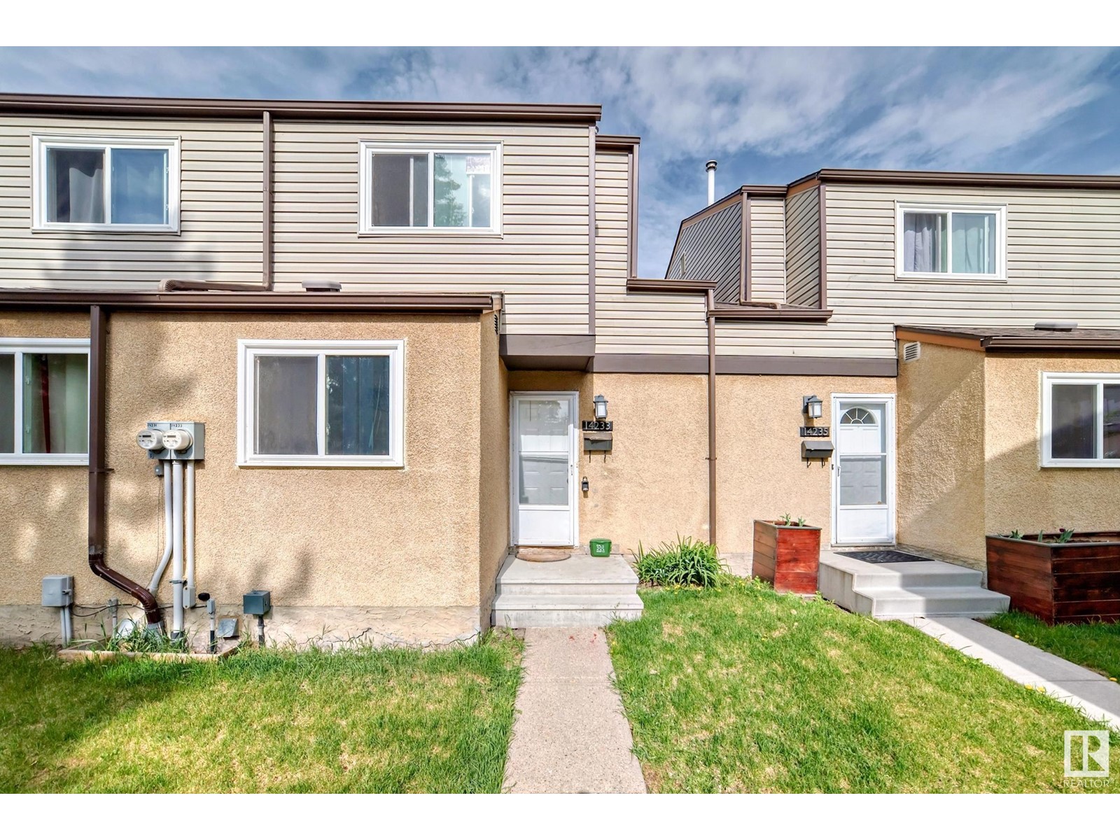 Property at 14233 23 ST NW image 1