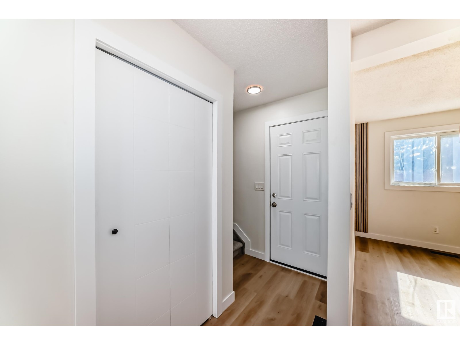 Property at 14233 23 ST NW image 2