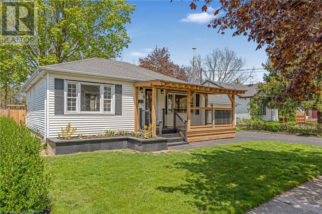 9 HEYWOOD Avenue, St. Catharines, Ontario