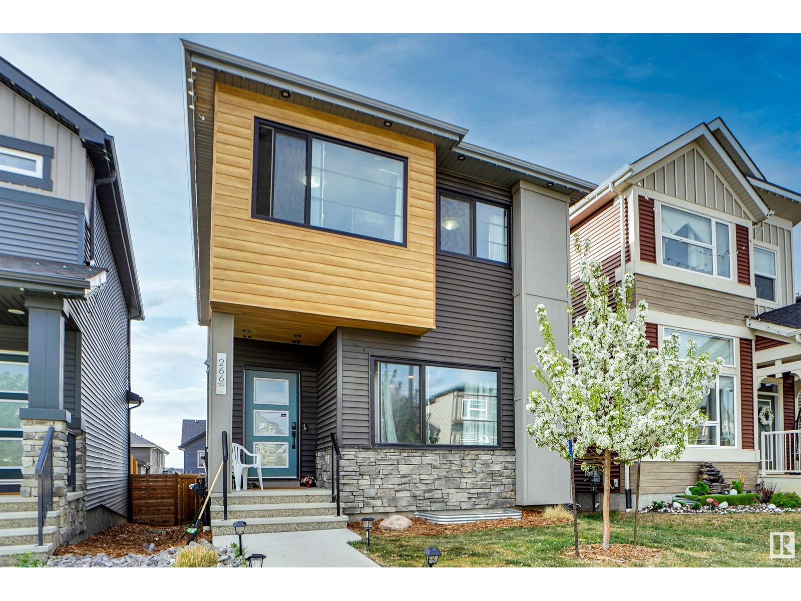 266 Charlesworth Dr Sw, Edmonton, Alberta  T6X 2P4 - Photo 2 - E4436579
