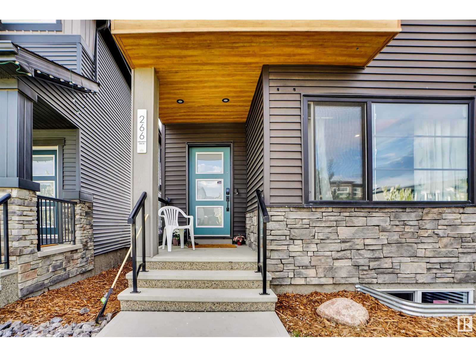266 Charlesworth Dr Sw, Edmonton, Alberta  T6X 2P4 - Photo 4 - E4436579