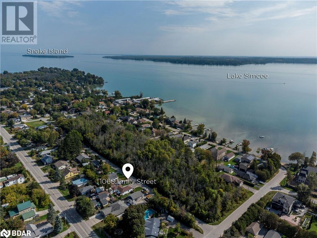 Property at 1068 EMILY Street image 2