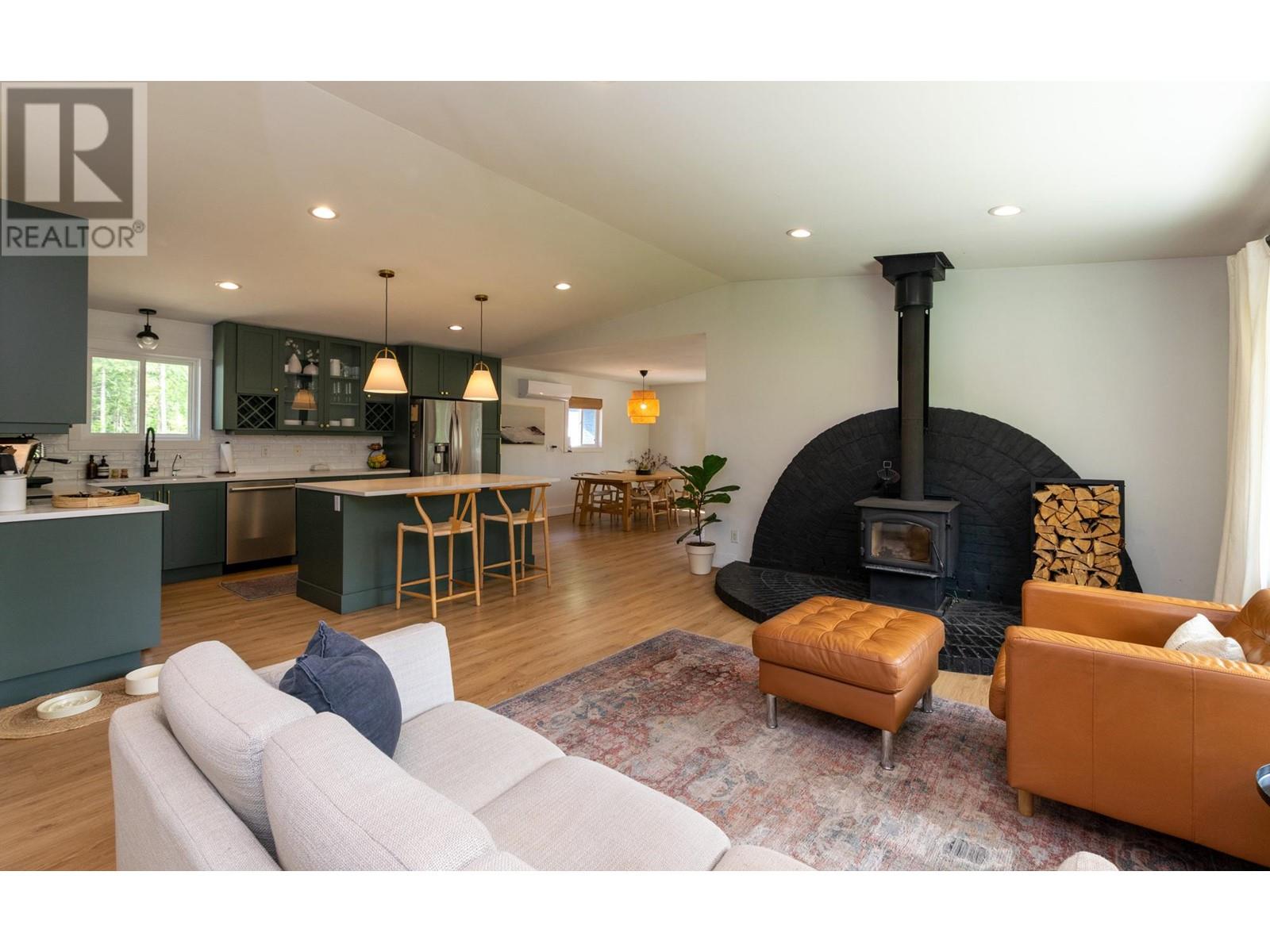 217 Salmon River Road SW, Salmon Arm, BC V1E3E3