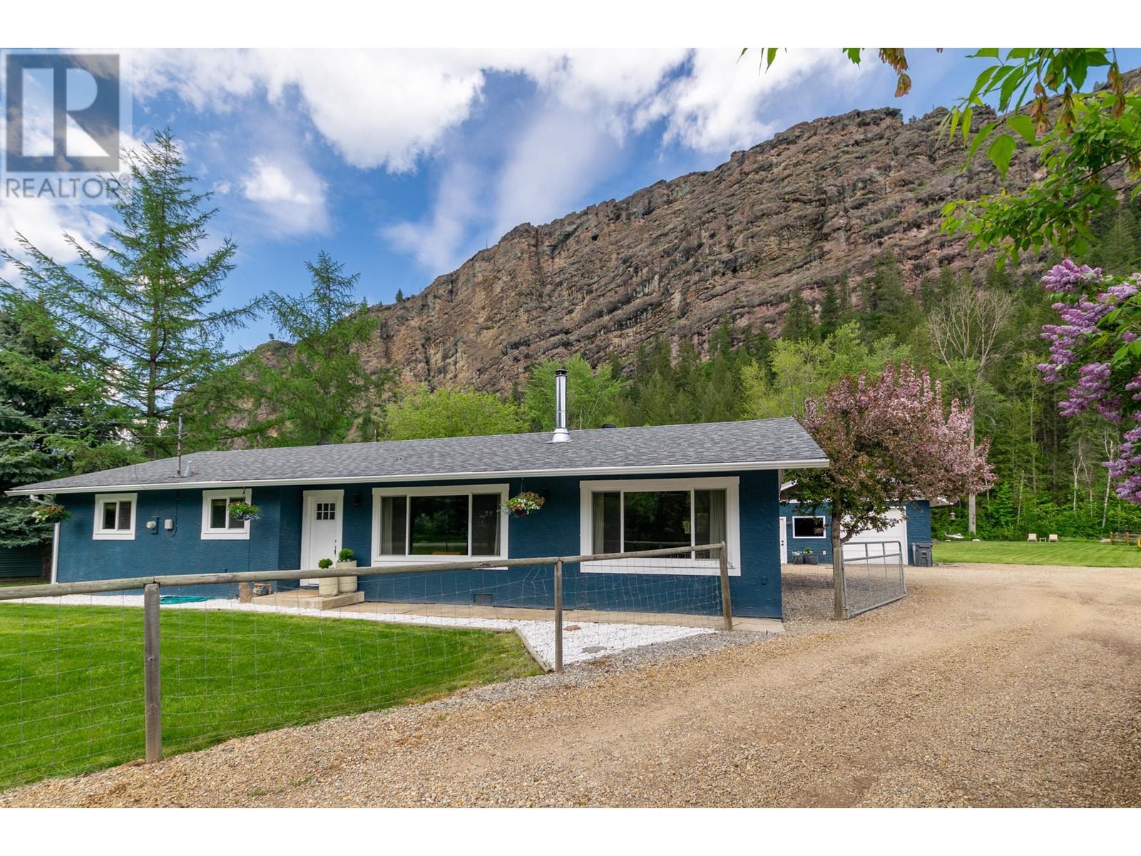 217 Salmon River Road SW, Salmon Arm, BC V1E3E3