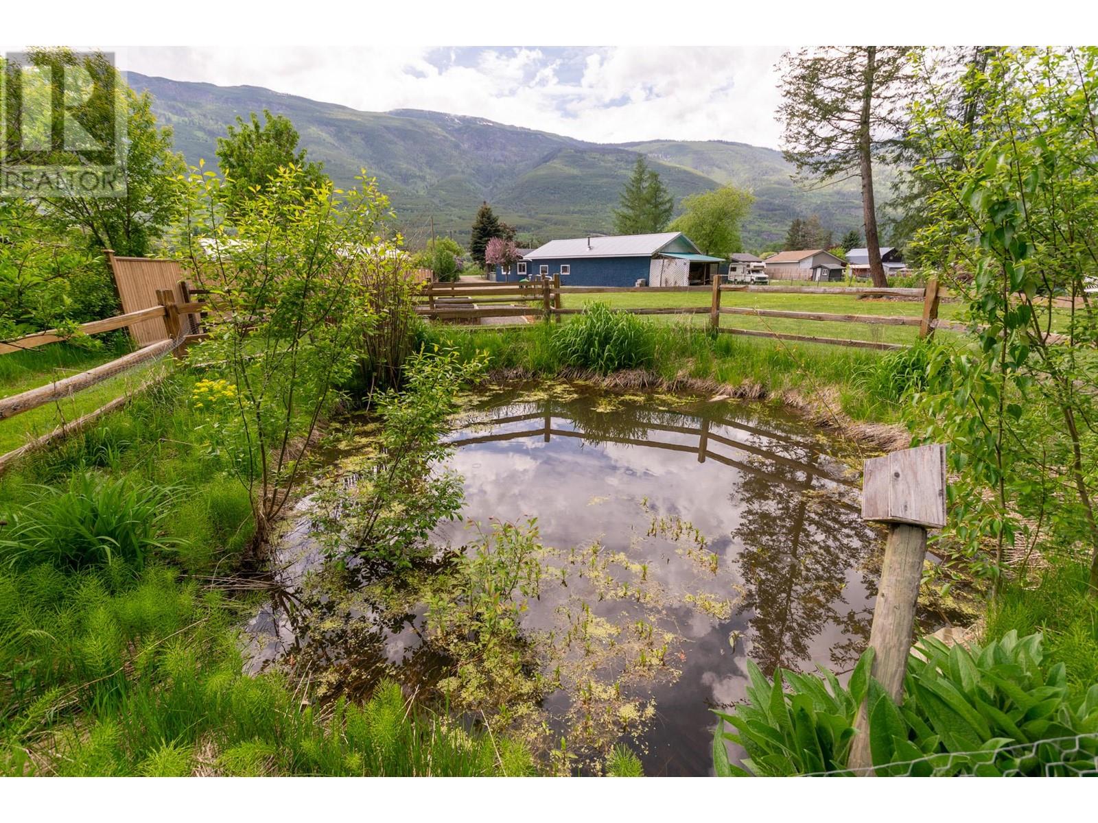217 Salmon River Road SW, Salmon Arm, BC V1E3E3