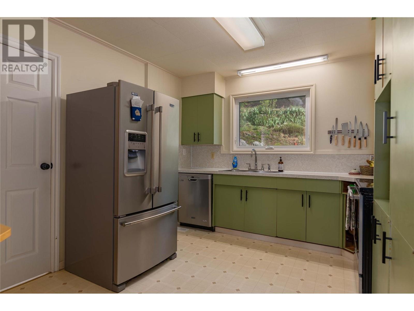 1626 Leroi Avenue, Rossland, BC V0G1Y0
