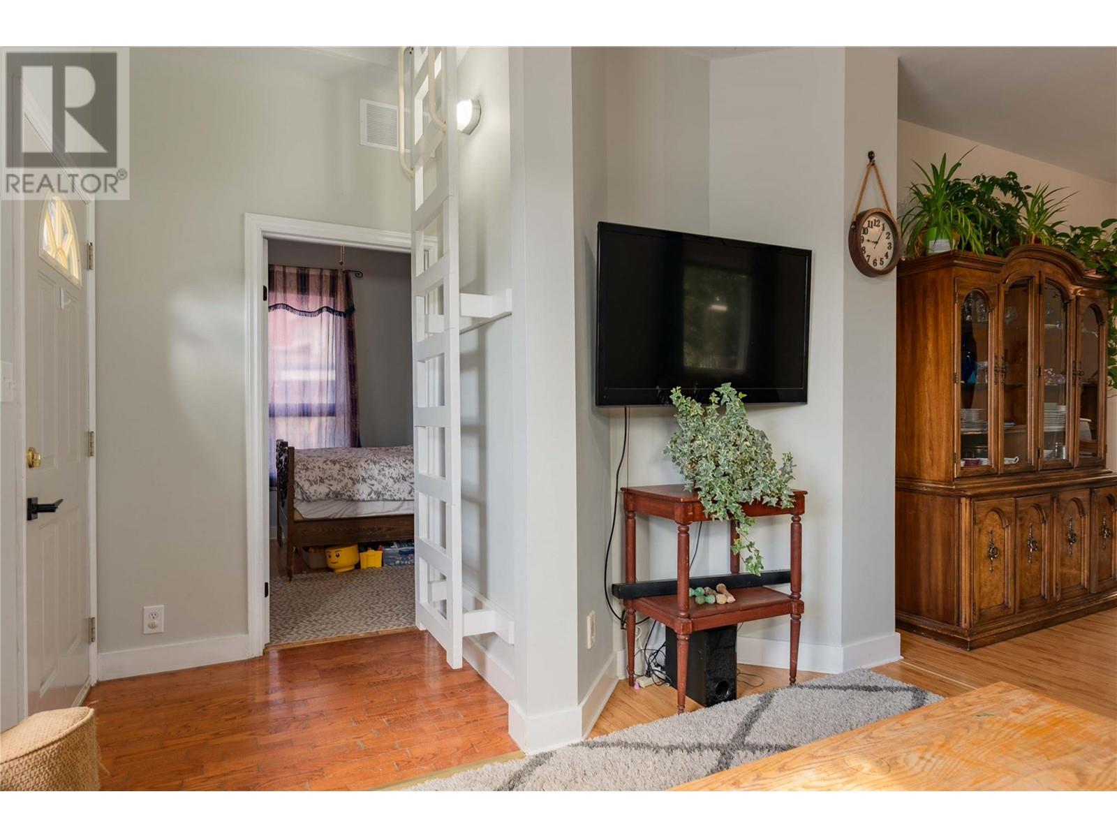 1626 Leroi Avenue, Rossland, BC V0G1Y0