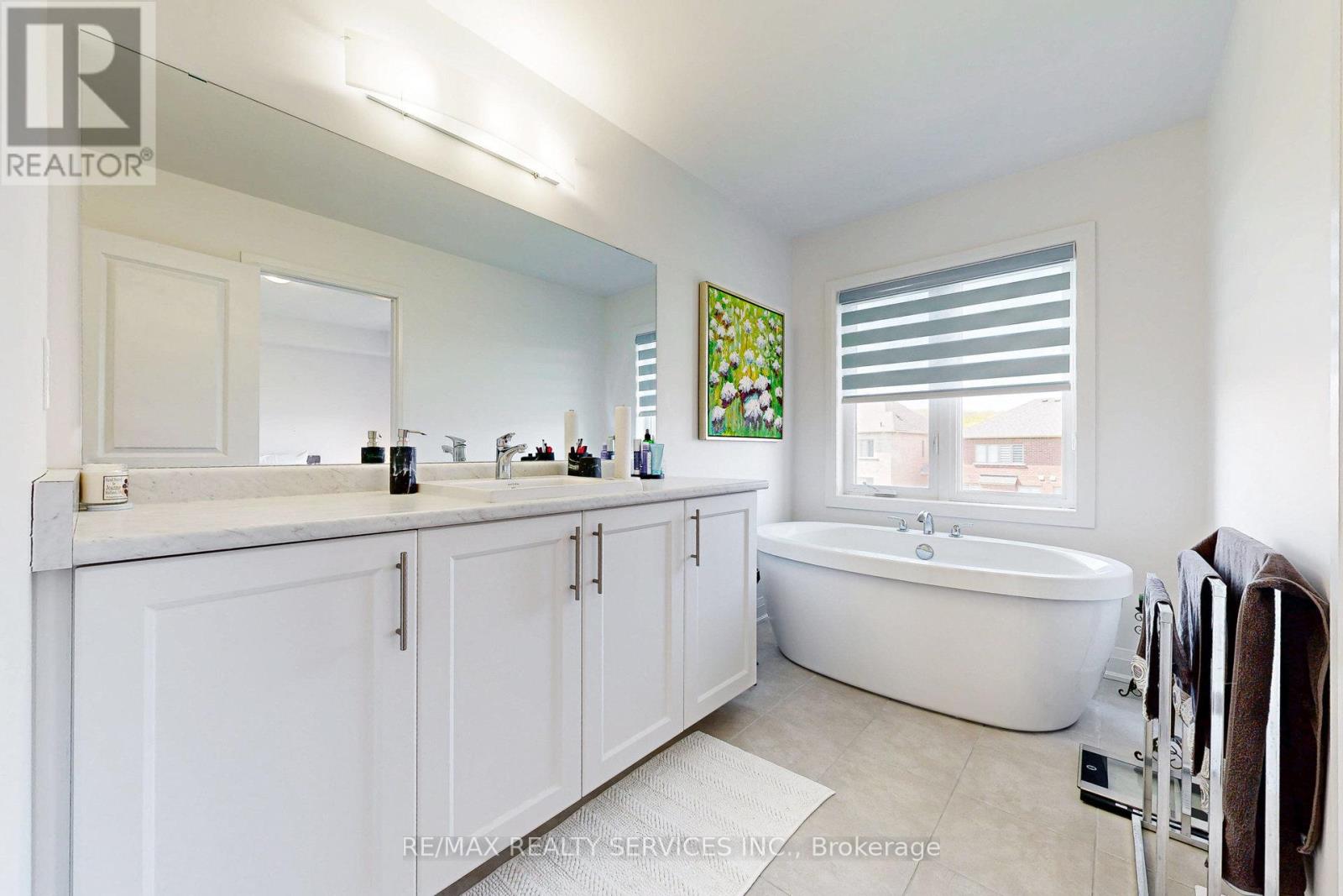 208 Thompson Drive, East Gwillimbury, Ontario  L9N 0V7 - Photo 24 - N12150593