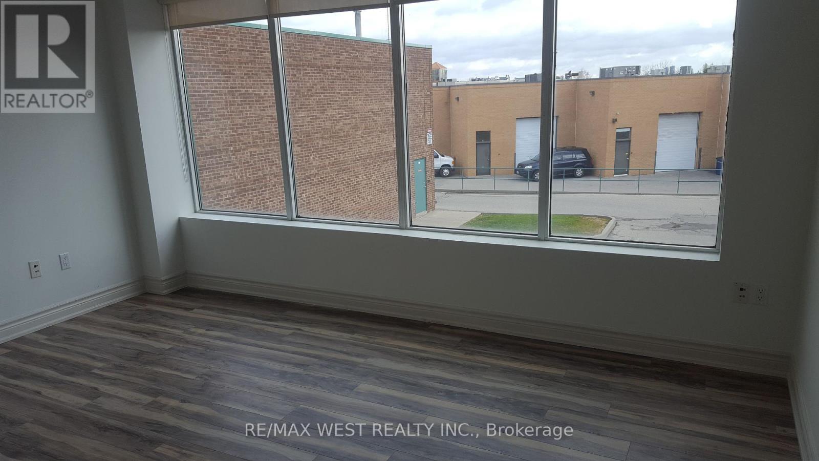 17 - 115 Woodstream Boulevard, Vaughan, Ontario  L4L 8K5 - Photo 1 - N12150605