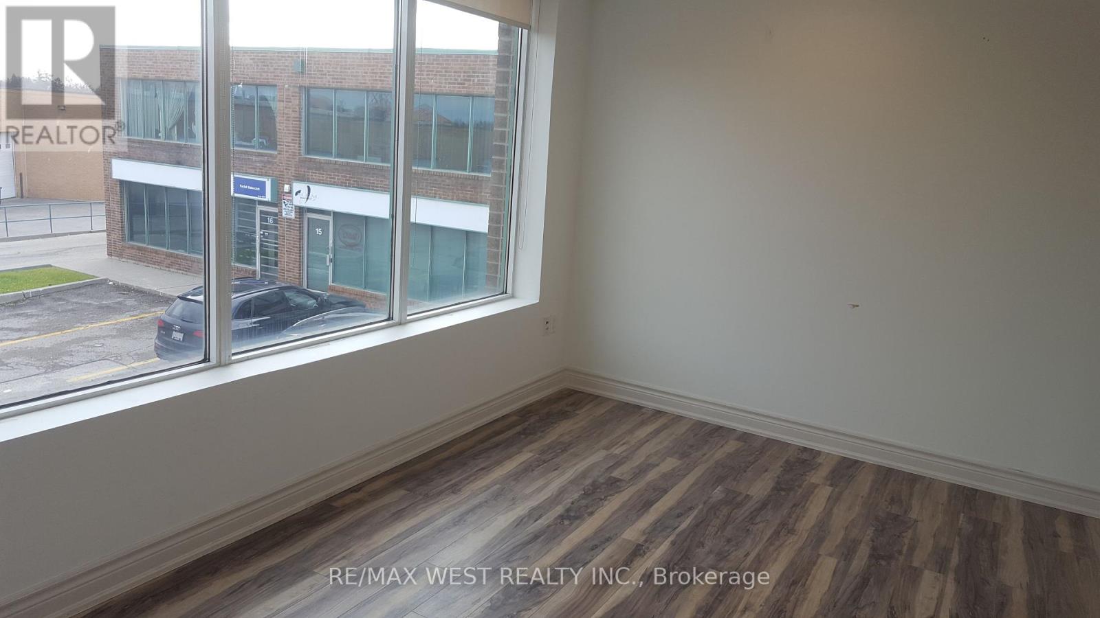 17 - 115 Woodstream Boulevard, Vaughan, Ontario  L4L 8K5 - Photo 2 - N12150605