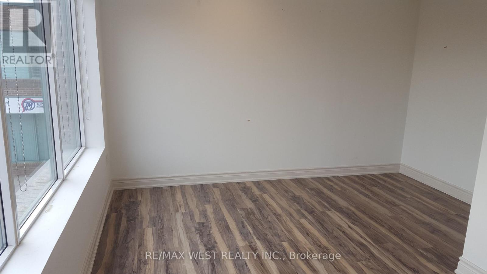 17 - 115 Woodstream Boulevard, Vaughan, Ontario  L4L 8K5 - Photo 3 - N12150605