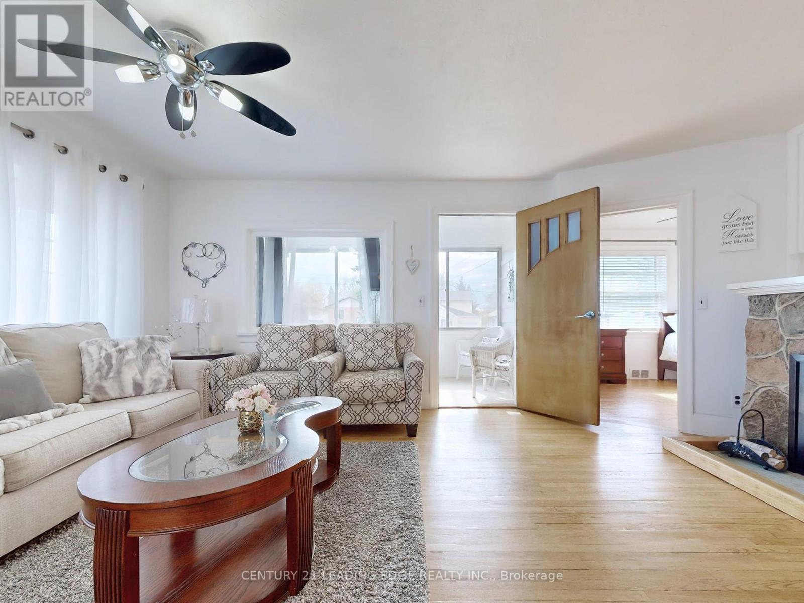 393 The Queensway S, Georgina, Ontario  L4P 2C6 - Photo 8 - N12150673
