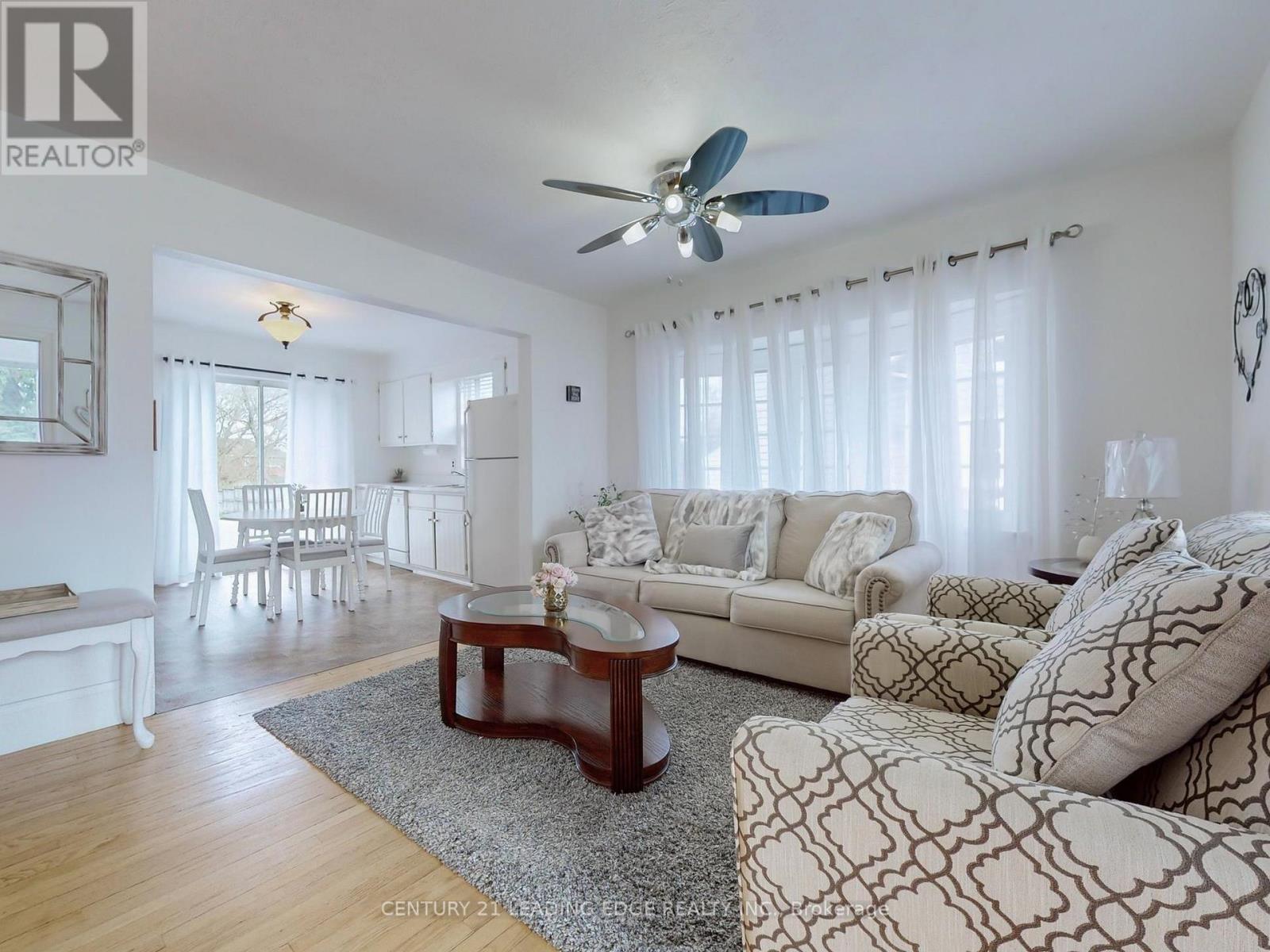 393 The Queensway S, Georgina, Ontario  L4P 2C6 - Photo 9 - N12150673