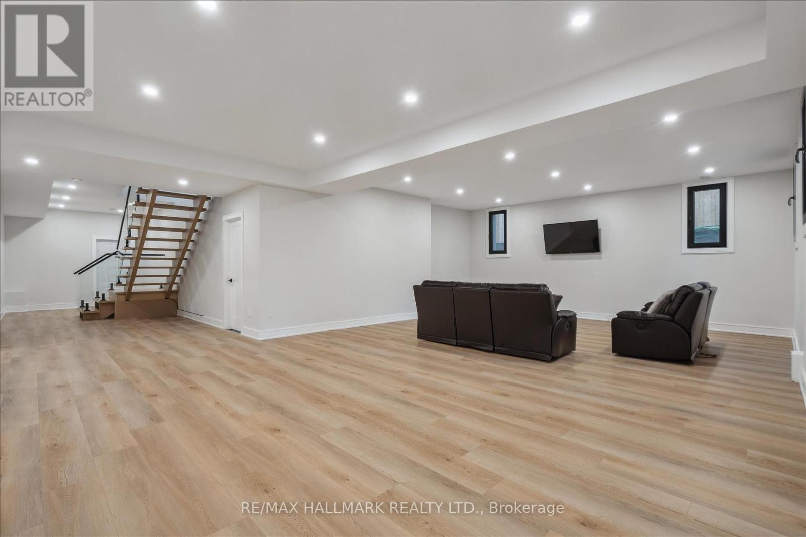 5 Parker Avenue, Richmond Hill, Ontario  L4E 2W4 - Photo 44 - N12141098