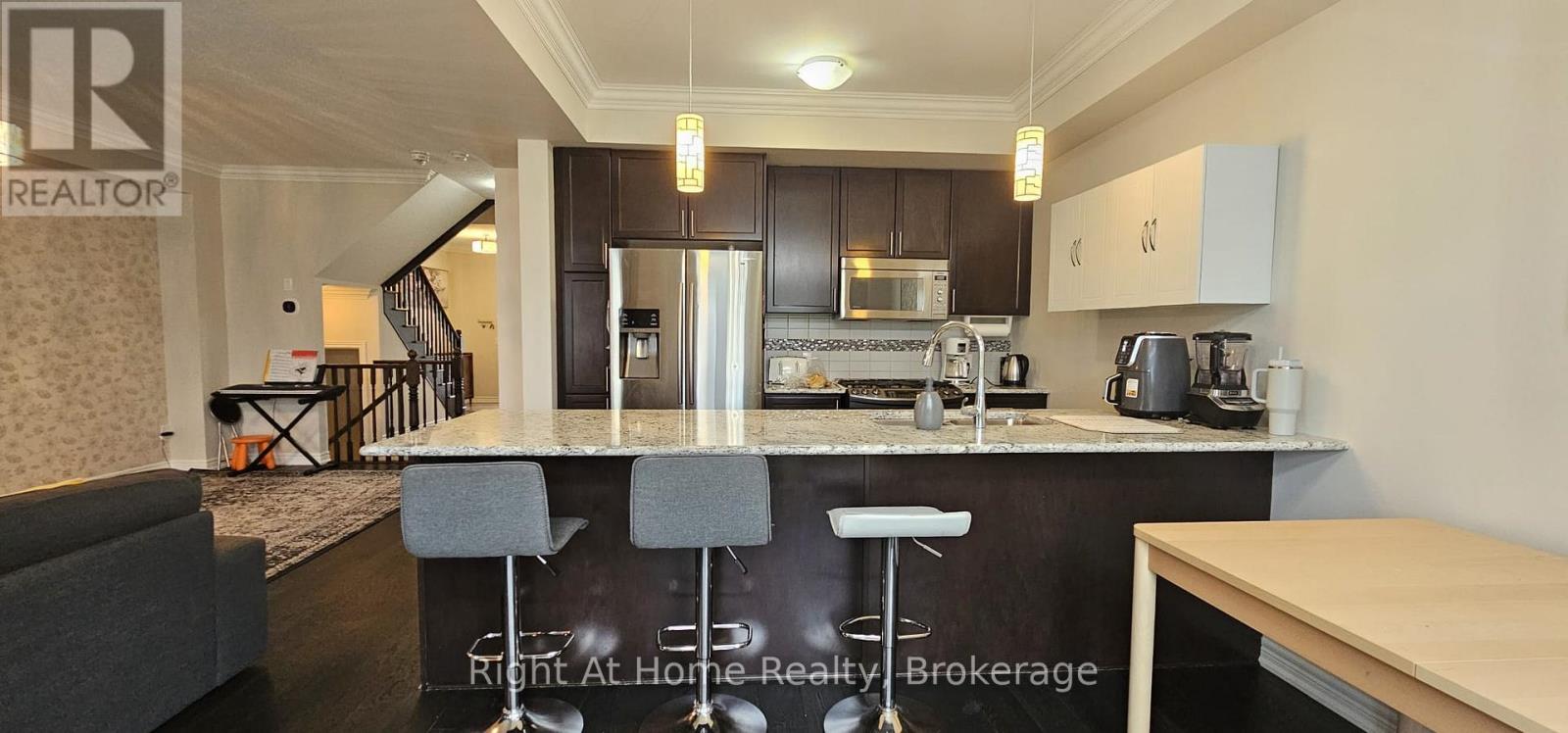 2326 Natasha Circle, Oakville, Ontario  L6M 1N9 - Photo 2 - W12150834