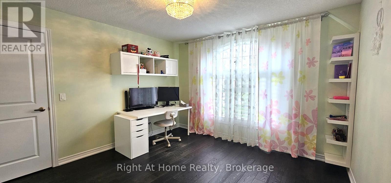 2326 Natasha Circle, Oakville, Ontario  L6M 1N9 - Photo 9 - W12150834