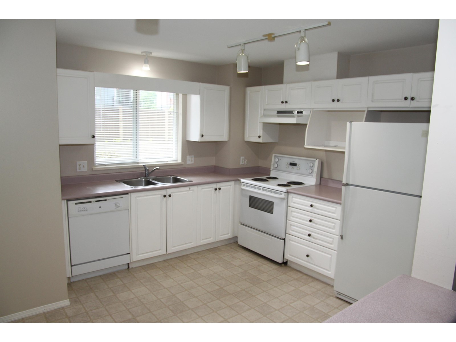 105 33708 King Road, Abbotsford, British Columbia  V2S 8C6 - Photo 2 - R3002596