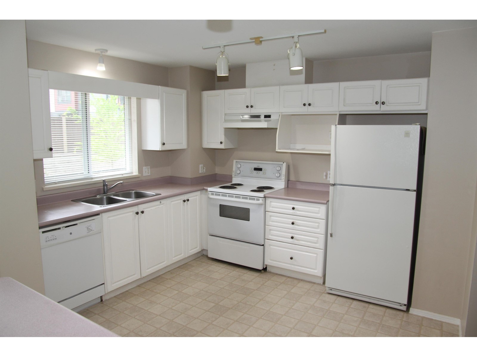 105 33708 King Road, Abbotsford, British Columbia  V2S 8C6 - Photo 3 - R3002596