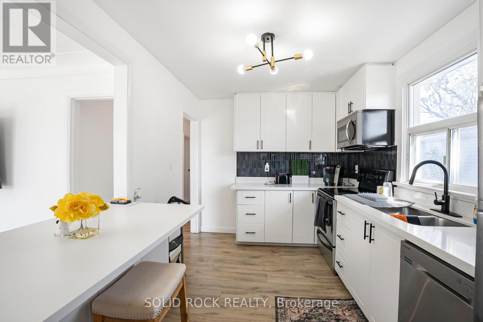 60 Lincoln Road, Hamilton, Ontario  L8E 1Z3 - Photo 2 - X12148731