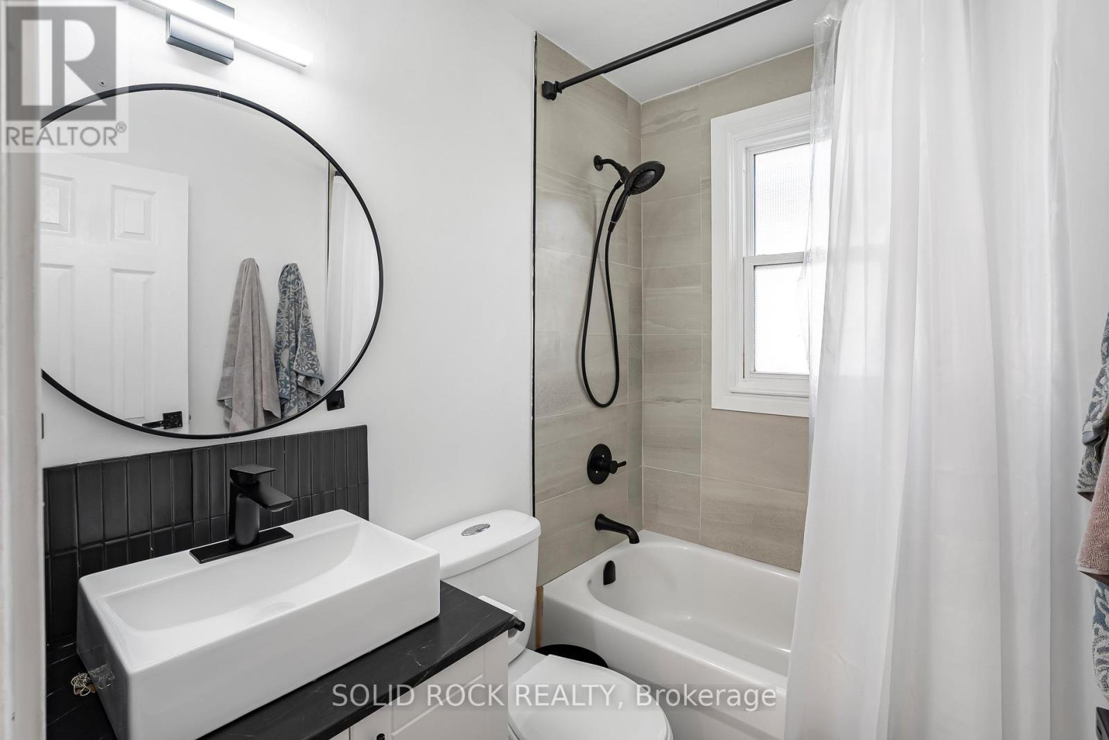 60 Lincoln Road, Hamilton, Ontario  L8E 1Z3 - Photo 13 - X12148731