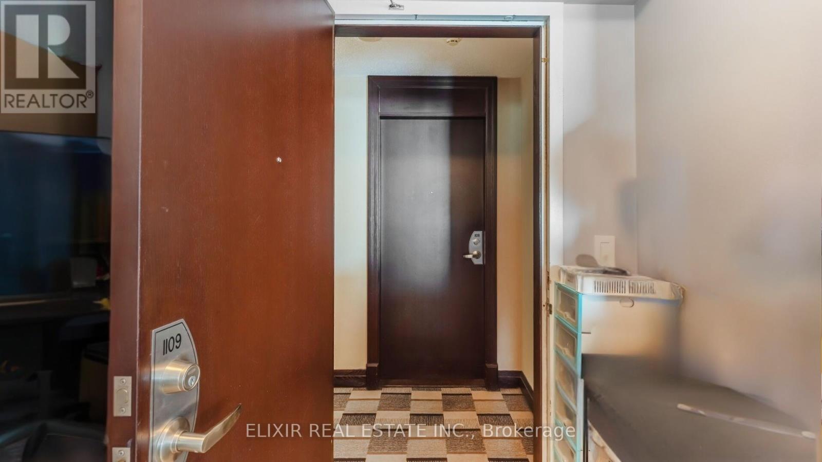 1109 - 208 Enfield Place, Mississauga, Ontario  L5B 0G8 - Photo 4 - W12150604